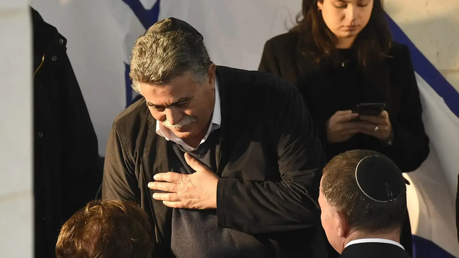 עמיר פרץ בהלווית משה ארנס, 8 בינואר 2019 עמיר פרץ בהלווית משה ארנס, 8 בינואר 2019