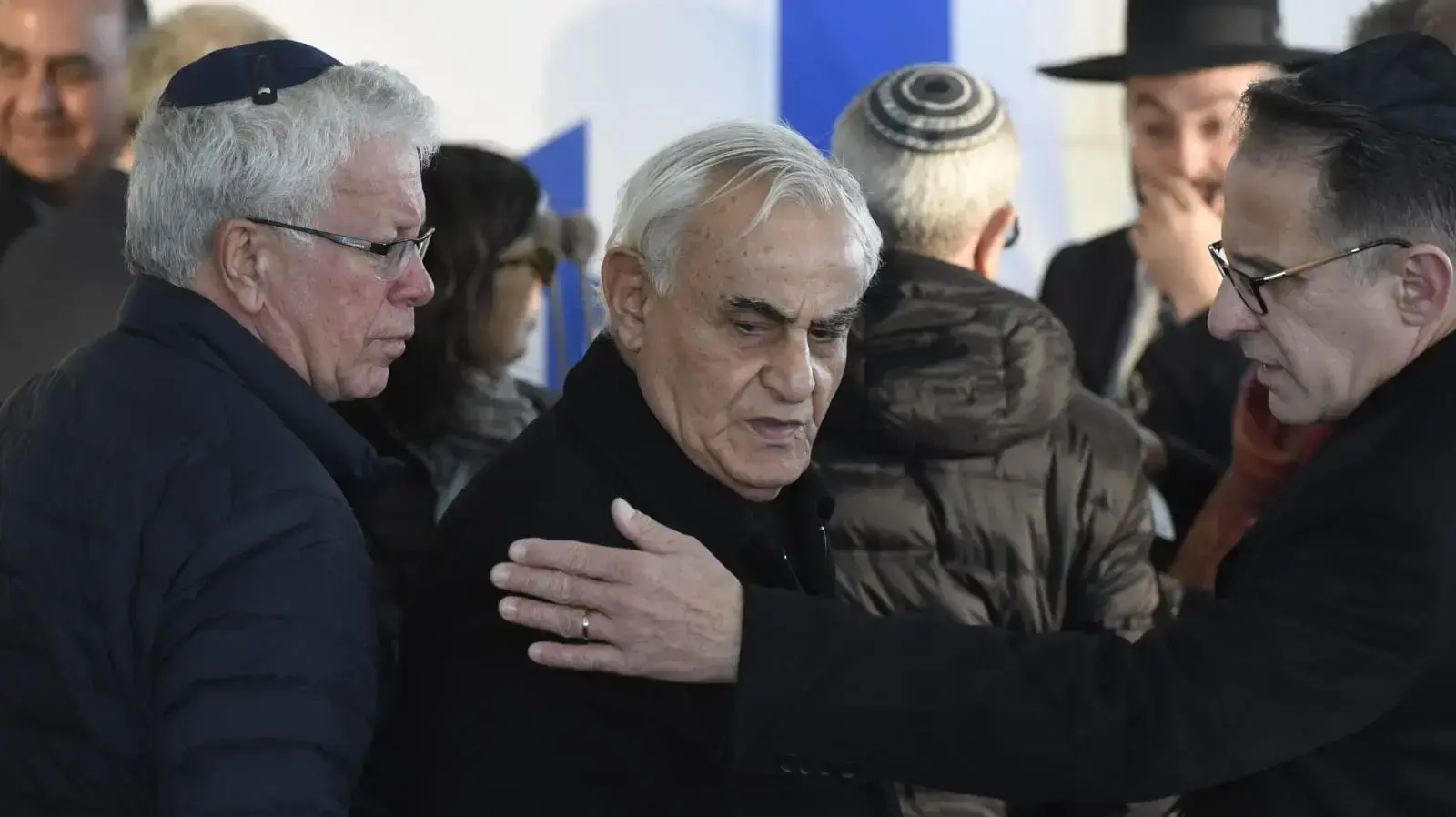 יצחק מרדכי בהלווית משה ארנס, 8 בינואר 2019 יצחק מרדכי בהלווית משה ארנס, 8 בינואר 2019