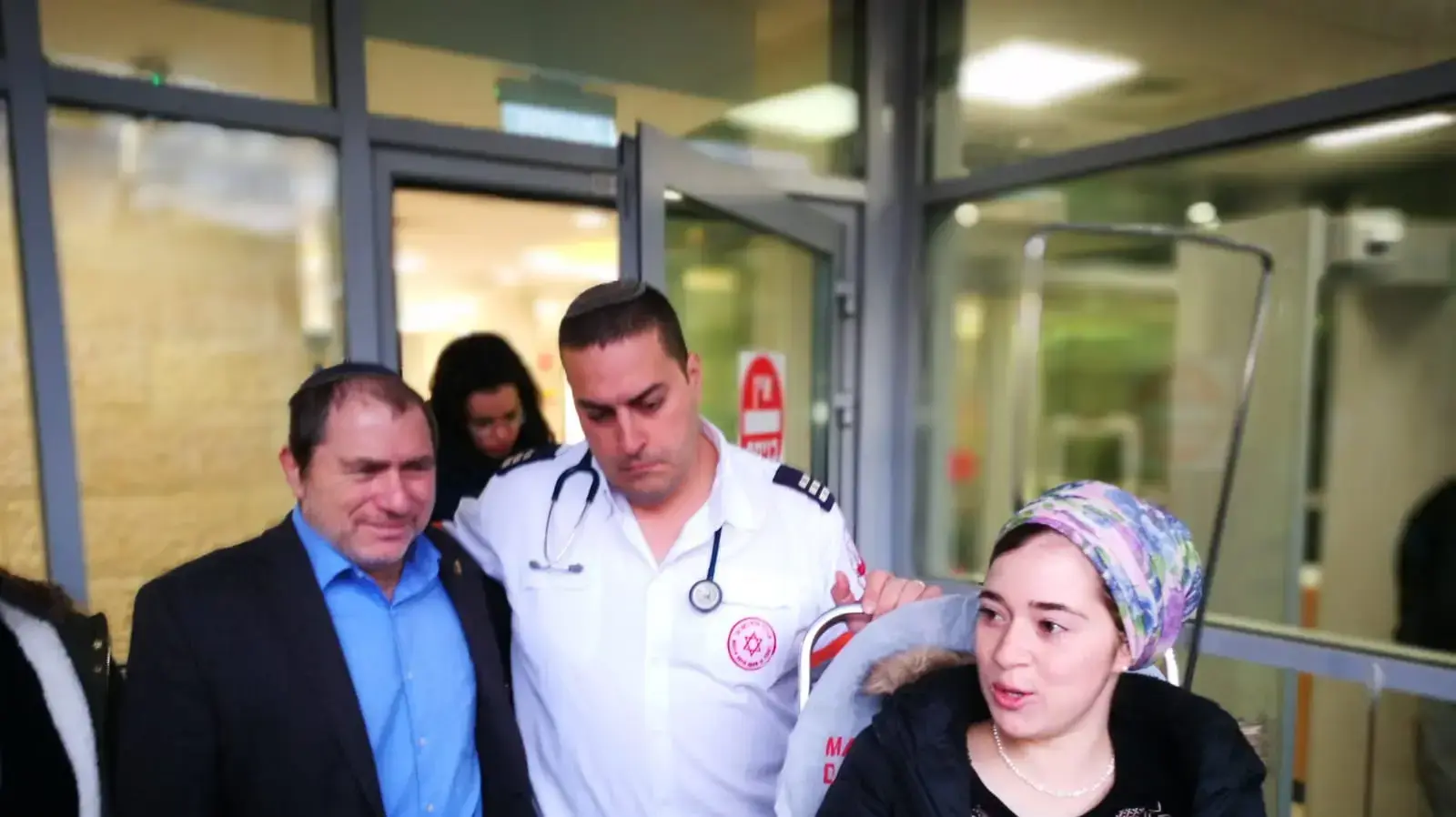 שירה אישרן, שנפגעה בפיגוע בצומת עפרה משתחררת משערי צדק לשיקום בהדסה הר הצופים, 9 בינואר 2019 שירה אישרן, שנפגעה בפיגוע בצומת עפרה משתחררת משערי צדק לשיקום בהדסה הר הצופים, 9 בינואר 2019