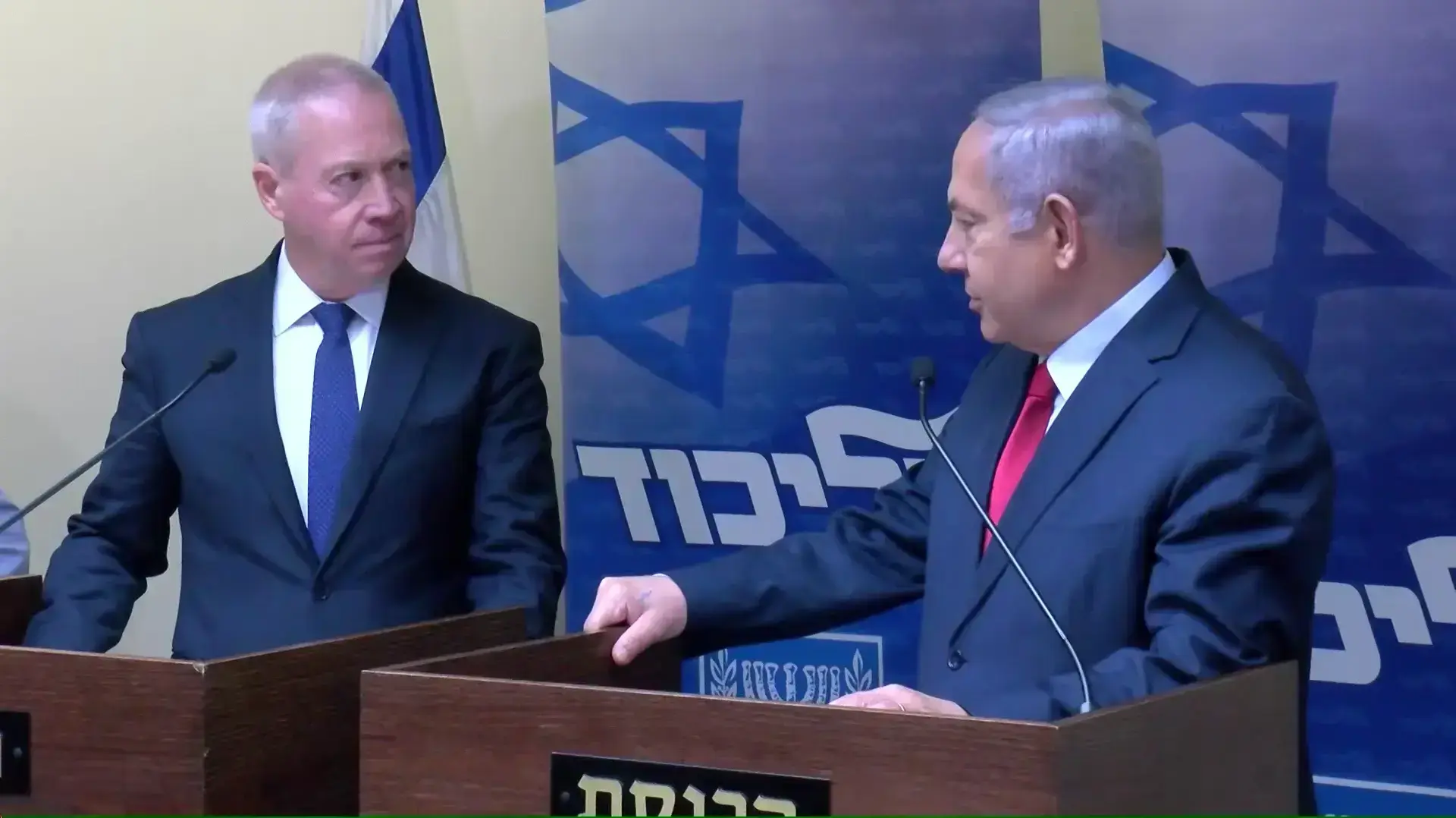 ראש הממשלה בנימין נתניהו והשר יואב גלנט, 9 בינואר 2018 ראש הממשלה בנימין נתניהו והשר יואב גלנט, 9 בינואר 2018