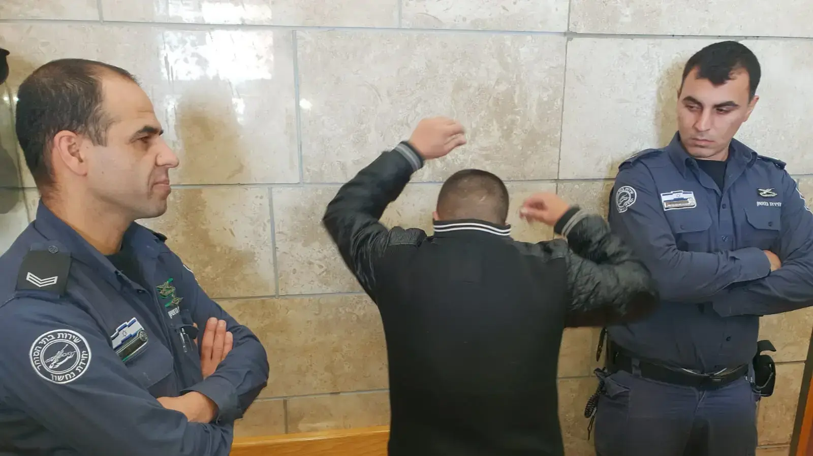 הנאשם הבגיר החשוד ברצח הנערה יארה איוב במהלך כתב האישום בעניינו במחוזי נצרת 10 בינואר 2019 הנאשם הבגיר החשוד ברצח הנערה יארה איוב במהלך כתב האישום בעניינו במחוזי נצרת 10 בינואר 2019