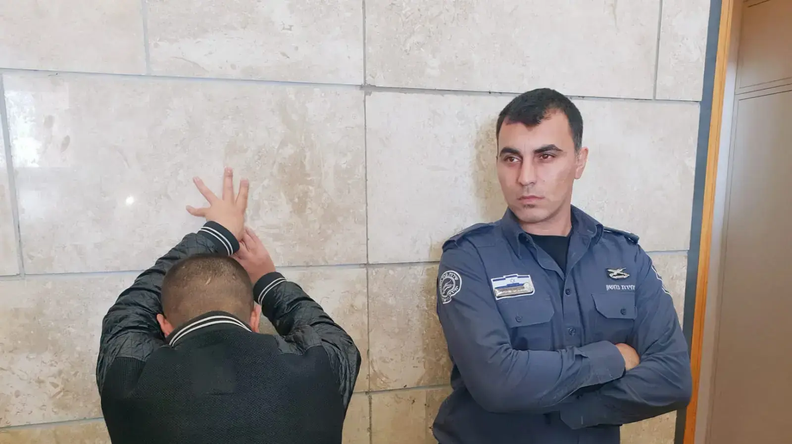 הנאשם הבגיר החשוד ברצח הנערה יארה איוב במהלך כתב האישום בעניינו במחוזי נצרת 10 בינואר 2019 הנאשם הבגיר החשוד ברצח הנערה יארה איוב במהלך כתב האישום בעניינו במחוזי נצרת 10 בינואר 2019