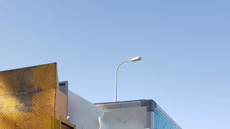 ת.ד בין שתי משאיות בכביש 40 סמוך לצומת קוממיות. 2 פצועים לכודים במצב קשה כבני 30. ת.ד בין שתי משאיות בכביש 40 סמוך לצומת קוממיות. 2 פצועים לכודים במצב קשה כבני 30.