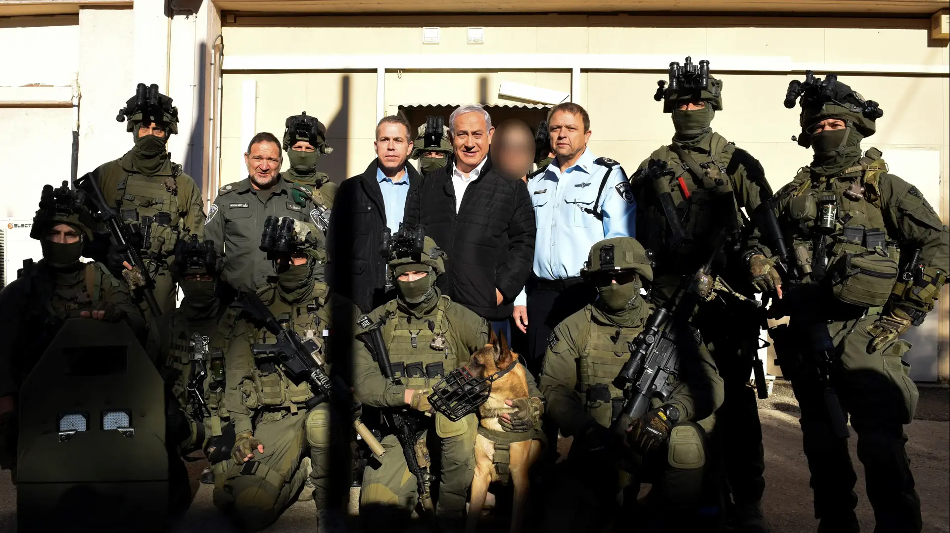 ראש הממשלה ושר הביטחון בנימין נתניהו והשר לביטחון פנים גלעד ארדן ביקרו הבוקר בבסיס הימ״מ כדי לשבח את הלוחמים על הפעולות האחרונות, 10 בינואר 2018 ראש הממשלה ושר הביטחון בנימין נתניהו והשר לביטחון פנים גלעד ארדן ביקרו הבוקר בבסיס הימ״מ כדי לשבח את הלוחמים על הפעולות האחרונות, 10 בינואר 2018