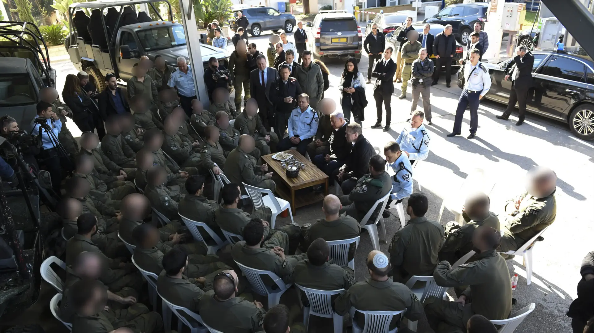 ראש הממשלה ושר הביטחון בנימין נתניהו והשר לביטחון פנים גלעד ארדן ביקרו הבוקר בבסיס הימ״מ כדי לשבח את הלוחמים על הפעולות האחרונות, 10 בינואר 2018 ראש הממשלה ושר הביטחון בנימין נתניהו והשר לביטחון פנים גלעד ארדן ביקרו הבוקר בבסיס הימ״מ כדי לשבח את הלוחמים על הפעולות האחרונות, 10 בינואר 2018