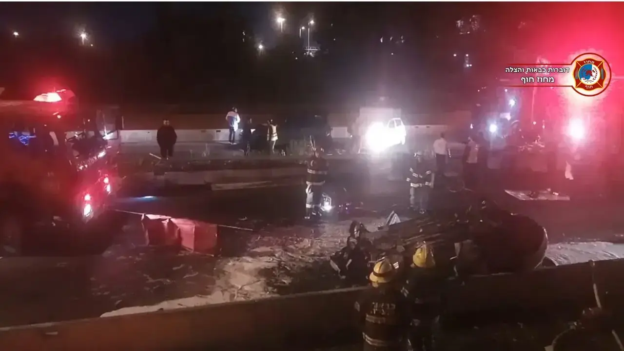 חילוץ הנוסעים בתאונה בחיפה - 11/1 חילוץ הנוסעים בתאונה בחיפה - 11/1