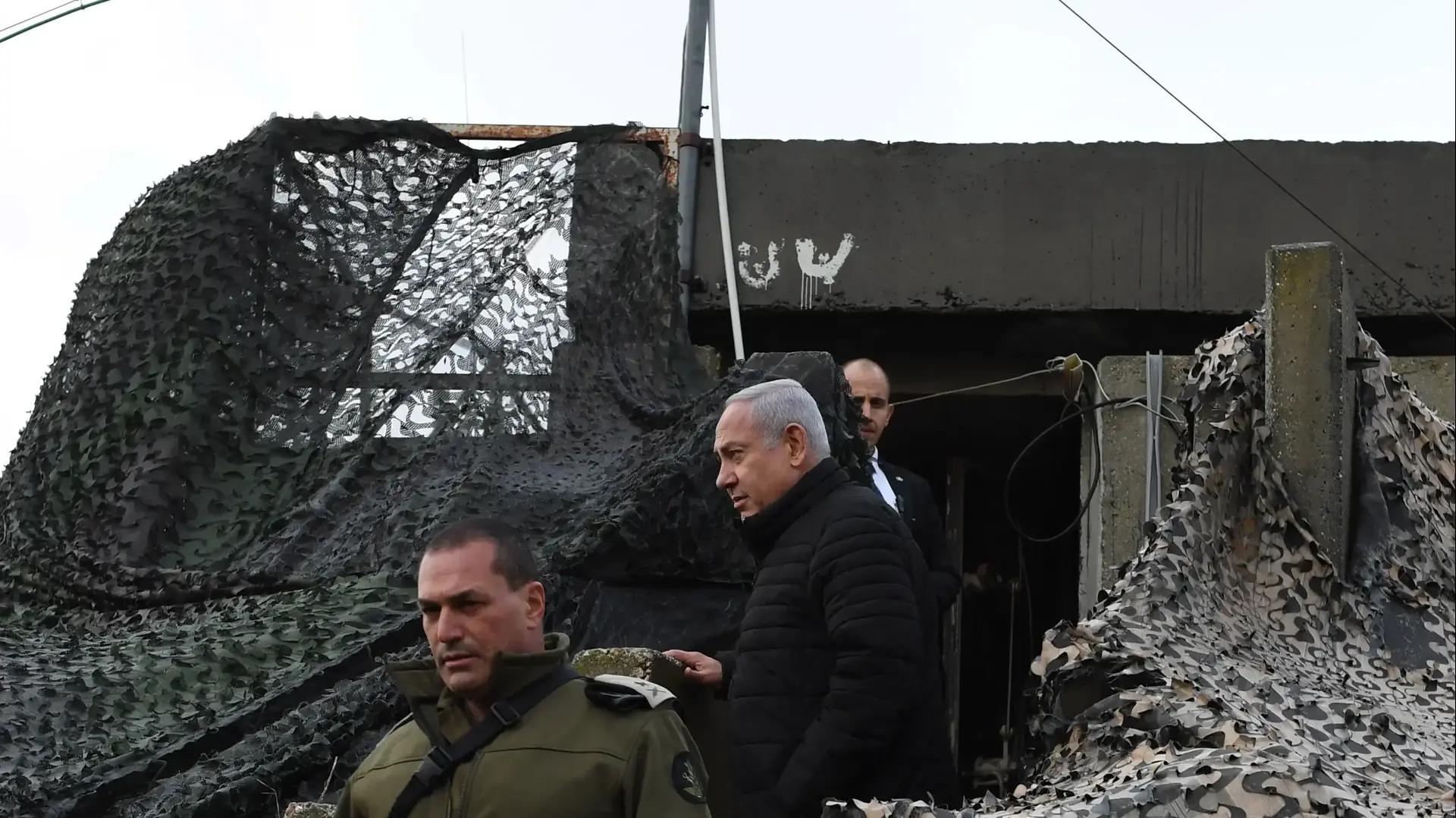 נתניהו בסיור בעוצבת הגליל באיזור הפעילות מבצע ''מגן צפוני'' נתניהו בסיור בעוצבת הגליל באיזור הפעילות מבצע ''מגן צפוני''