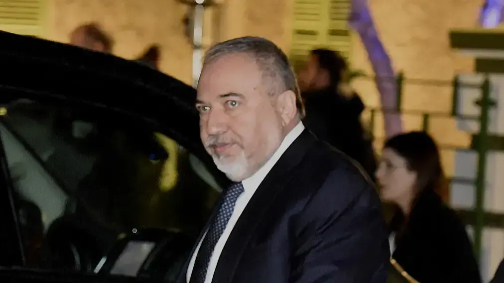שר הבטחון לשעבר אביגדור ליברמן בטקס הפרידה מהרמטכ"ל היוצא גדי איזנקוט בבסיס הקריה, 13 בינואר 2019 שר הבטחון לשעבר אביגדור ליברמן בטקס הפרידה מהרמטכ"ל היוצא גדי איזנקוט בבסיס הקריה, 13 בינואר 2019