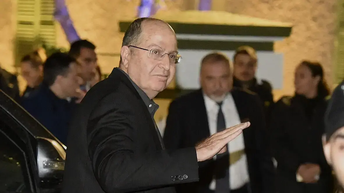 שר הבטחון לשעבר משה יעלון בטקס הפרידה מהרמטכ"ל היוצא גדי איזנקוט בבסיס הקריה, 13 בינואר 2019 שר הבטחון לשעבר משה יעלון בטקס הפרידה מהרמטכ"ל היוצא גדי איזנקוט בבסיס הקריה, 13 בינואר 2019