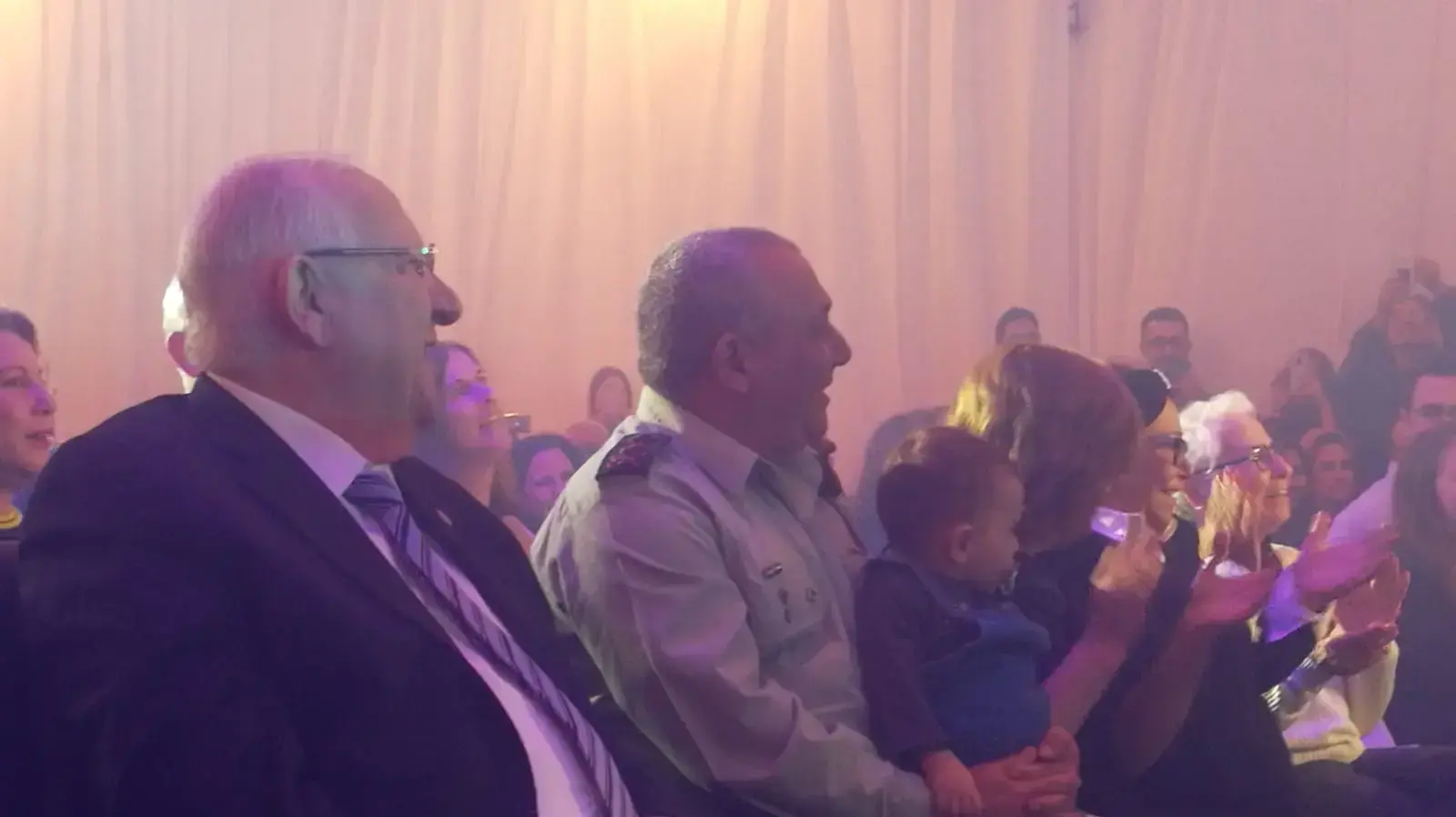 הרמטכ"ל גדי איזנקוט עם הנשיא ראובן ריבלין בטקס הפרידה בבסיס הקריה בתל אביב ב-13 בינואר 2019 הרמטכ"ל גדי איזנקוט עם הנשיא ראובן ריבלין בטקס הפרידה בבסיס הקריה בתל אביב ב-13 בינואר 2019