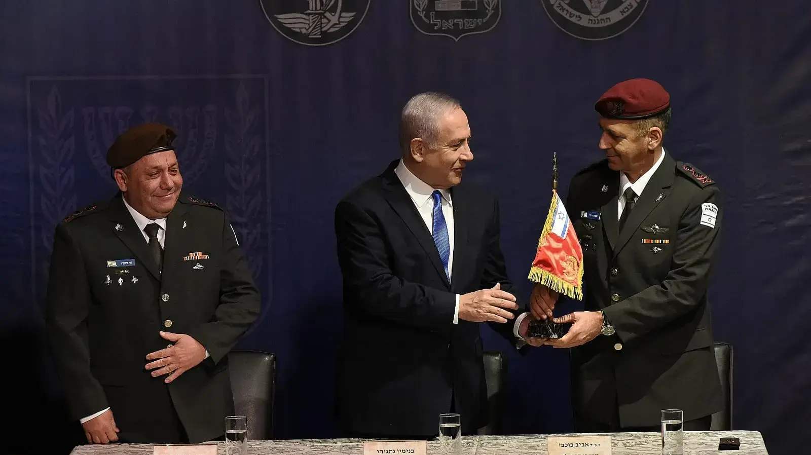 טקס חילופי הרמטכ"ל ה-22- אלוף אביב כוכבי עם ראש הממשלה בנימין נתניהו, 15 בינואר 2019 טקס חילופי הרמטכ"ל ה-22- אלוף אביב כוכבי עם ראש הממשלה בנימין נתניהו, 15 בינואר 2019