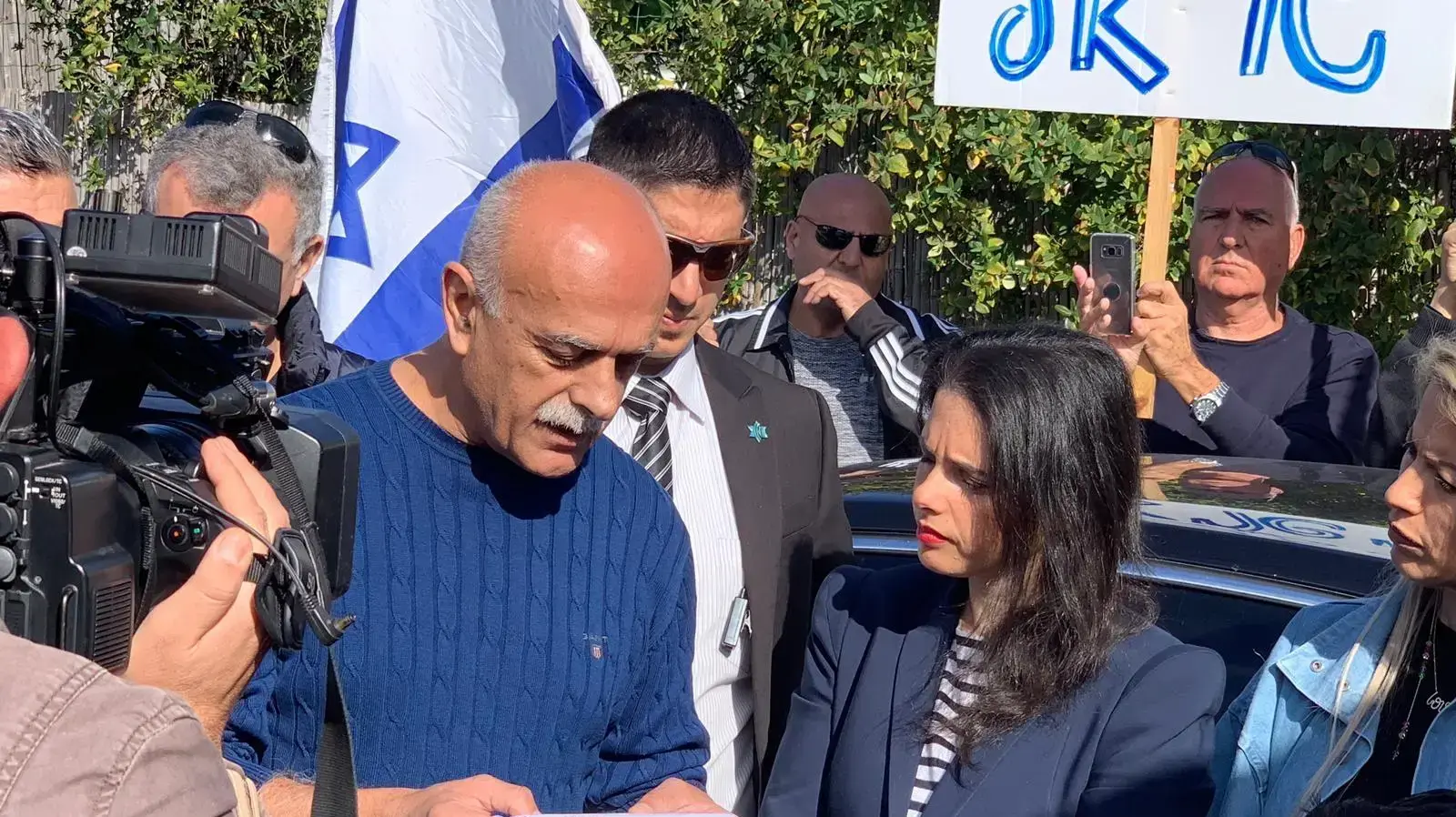 איילת שקד מחוץ לביתה 18 בינואר 2019 איילת שקד מחוץ לביתה 18 בינואר 2019