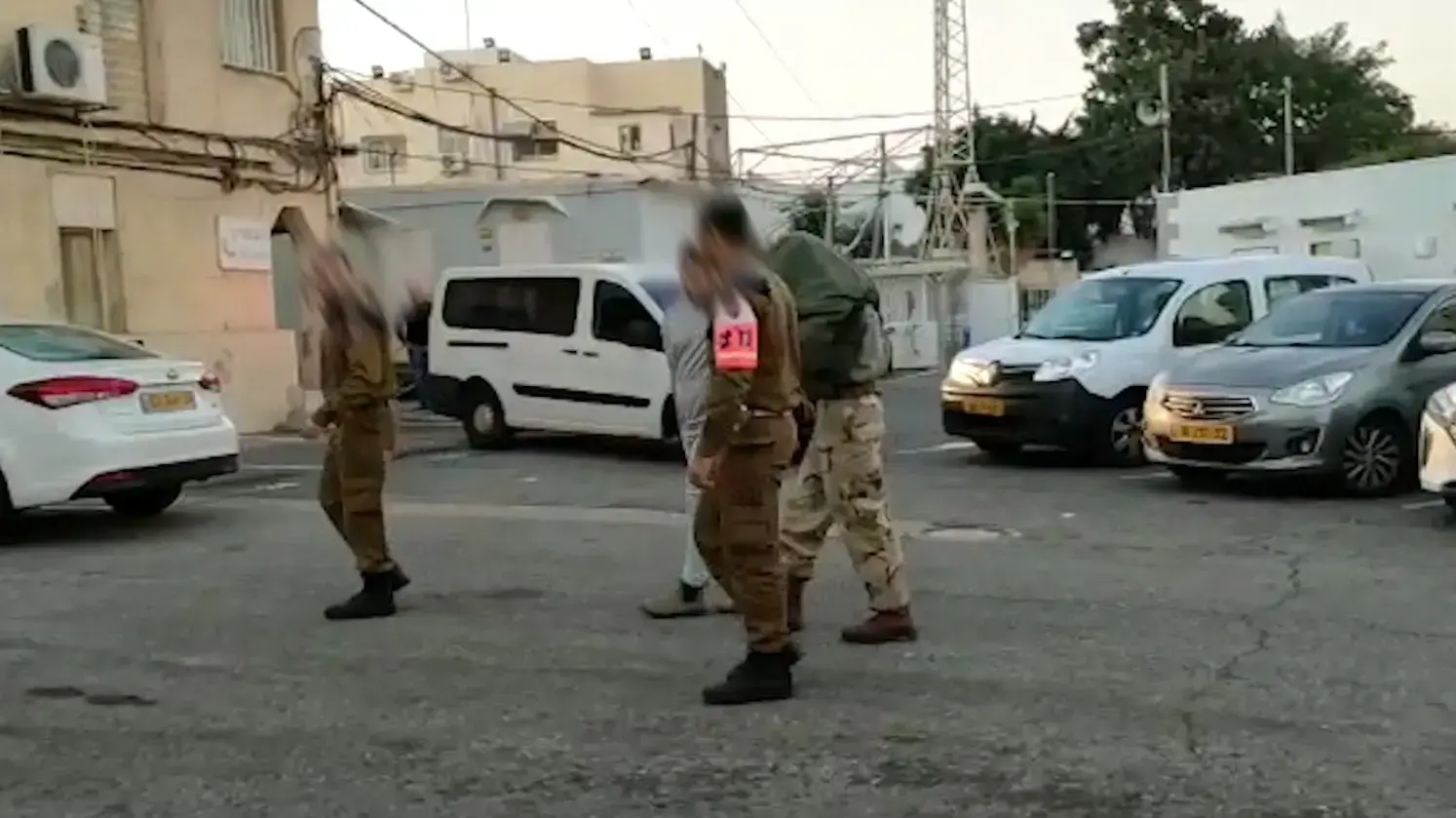 הארכת מעצר לקצין וחיילים בהכאת פלסטינים בעת מעצרם הארכת מעצר לקצין וחיילים בהכאת פלסטינים בעת מעצרם
