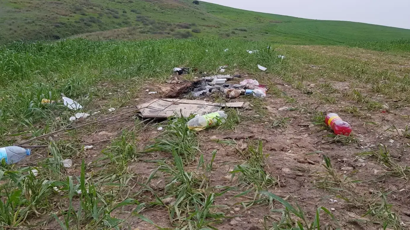 מטיילים שהורסים את השטחים החקלאיים , לכלוך וזוהמה ורכבי השטח שגורמים לנזקים כבדים עבור החקלאים בדרום, 20 בינואר 2019 מטיילים שהורסים את השטחים החקלאיים , לכלוך וזוהמה ורכבי השטח שגורמים לנזקים כבדים עבור החקלאים בדרום, 20 בינואר 2019