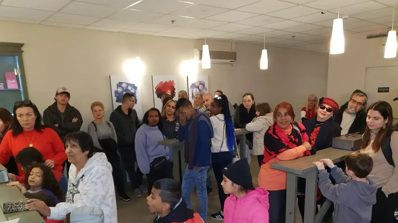 מטיילים מהדרום בקיבוץ עין זיוון בבוקר שאחרי תקיפת ישראל בסוריה, 21 בינואר 2019 מטיילים מהדרום בקיבוץ עין זיוון בבוקר שאחרי תקיפת ישראל בסוריה, 21 בינואר 2019