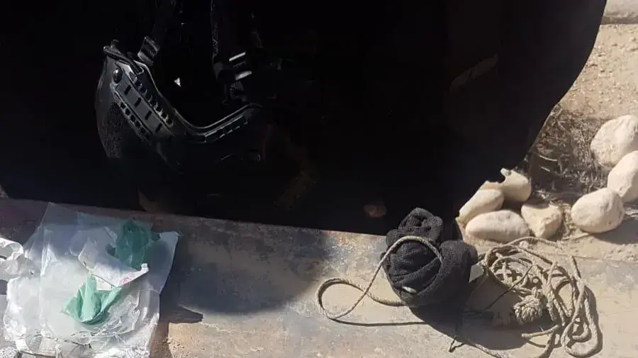 אותרו שישה מכשירי טלפון סלולרי מוסלקים בתא של חברי ארגון הג׳יהאד האיסלאמי בכלא נפחא, 21 בינואר 2019 אותרו שישה מכשירי טלפון סלולרי מוסלקים בתא של חברי ארגון הג׳יהאד האיסלאמי בכלא נפחא, 21 בינואר 2019