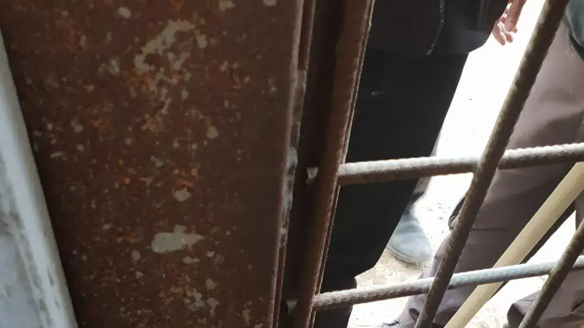 אותרו שישה מכשירי טלפון סלולרי מוסלקים בתא של חברי ארגון הג׳יהאד האיסלאמי בכלא נפחא, 21 בינואר 2019 אותרו שישה מכשירי טלפון סלולרי מוסלקים בתא של חברי ארגון הג׳יהאד האיסלאמי בכלא נפחא, 21 בינואר 2019