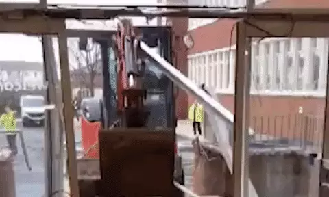 גיף טרקטורון הורס בית מלון גיף טרקטורון הורס בית מלון