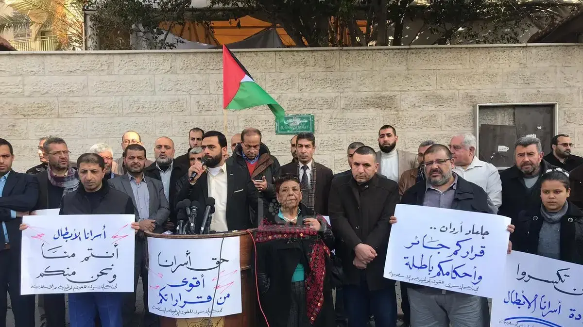 הפגנת מחאה מול הצלב האדום בעזה במחאה על האירועים עם האסירים בכלא עופר, 22 בינואר 2019 הפגנת מחאה מול הצלב האדום בעזה במחאה על האירועים עם האסירים בכלא עופר, 22 בינואר 2019