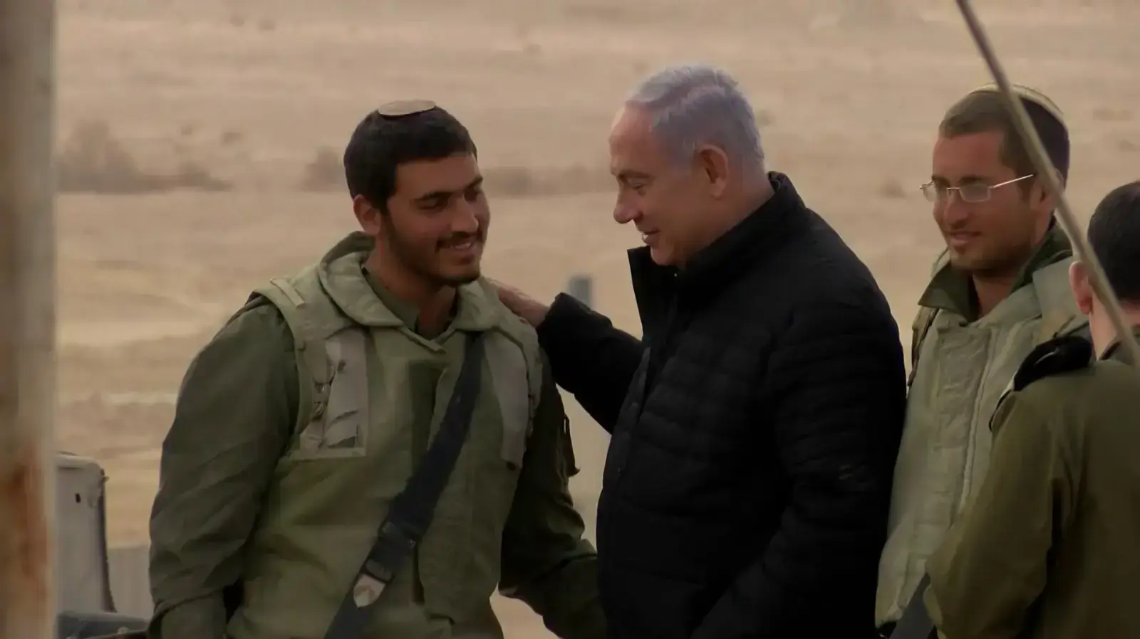 ראש הממשלה ושר הביטחון, בנימין נתניהו בסיור בבסיס שיזפון, 23 בינואר 2018