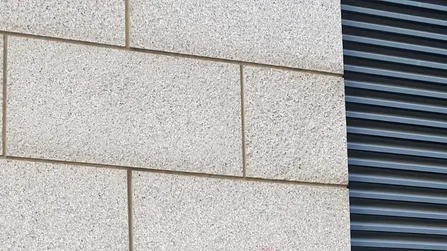 כתובות שרוססו סמוך להיכל המשפט בחיפה על רקע הפגנות התמיכה בשביתת האסירים הביטחונים, 23 בינואר 2019 כתובות שרוססו סמוך להיכל המשפט בחיפה על רקע הפגנות התמיכה בשביתת האסירים הביטחונים, 23 בינואר 2019