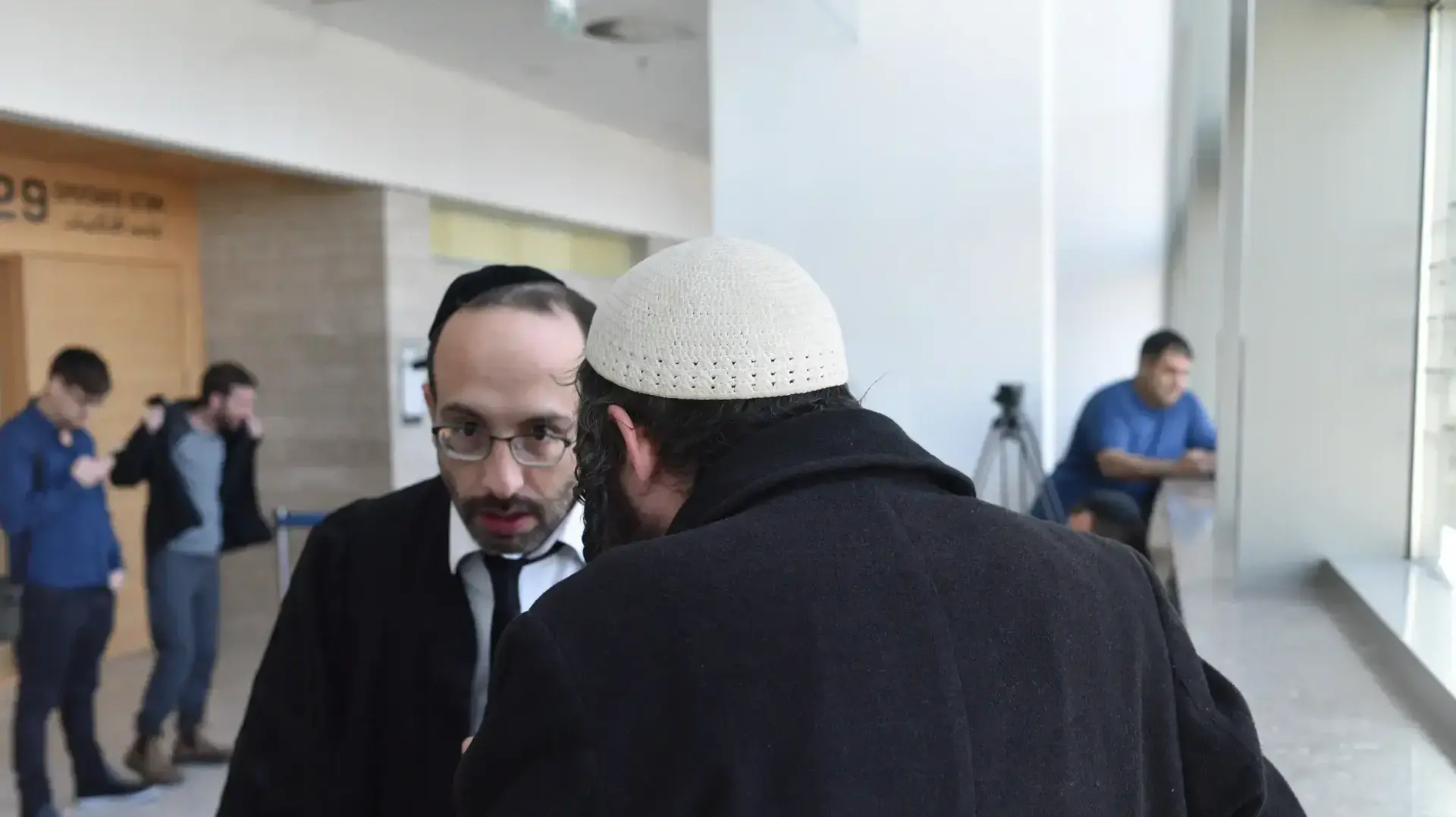 כתב אישום נגד הקטין שרצח את עאישה א-ראבי, מחוזי מרכז (לוד)
(אבא של הקטין) כתב אישום נגד הקטין שרצח את עאישה א-ראבי, מחוזי מרכז (לוד)
(אבא של הקטין)