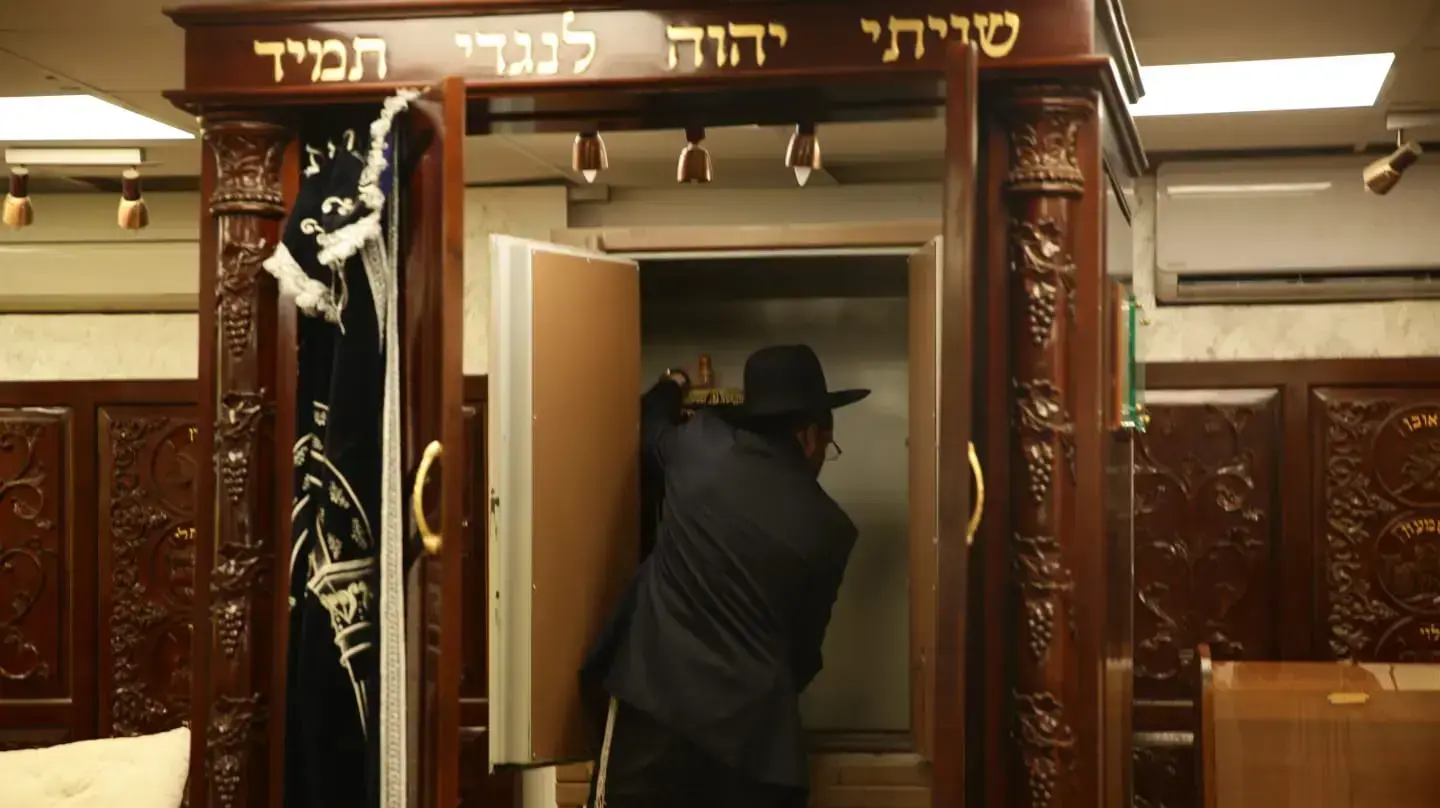 תמונות מתוך בית הכנסת "שיח ישראל" בקריית יובל בירושלים, שהושחת וחולל בידי אלמונים, 29 בינואר 2019 תמונות מתוך בית הכנסת "שיח ישראל" בקריית יובל בירושלים, שהושחת וחולל בידי אלמונים, 29 בינואר 2019