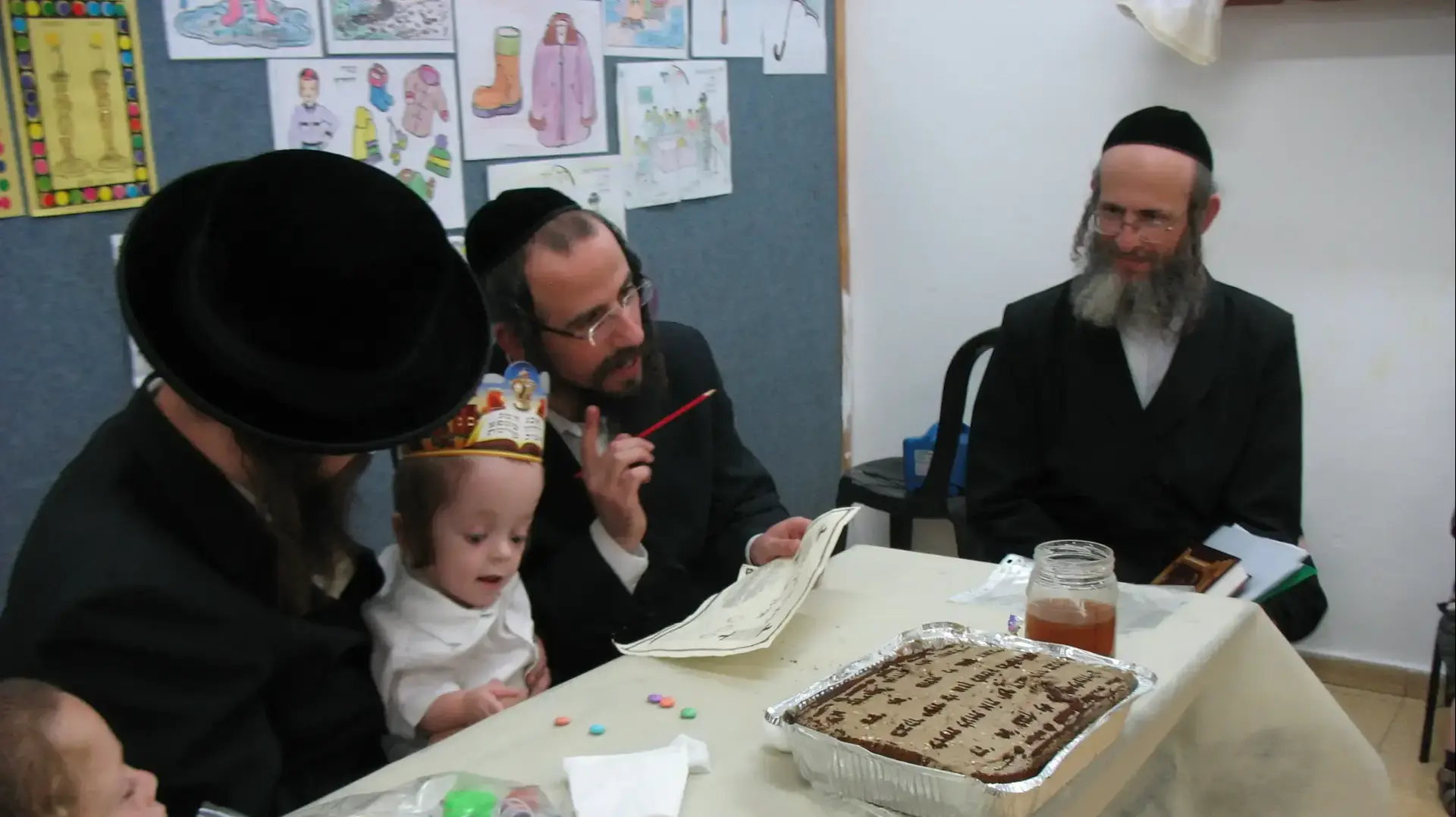 למרות מחלתו הנדירה, חיזקי טורנהיים בן ה- 9 השתלב במערכת החינוך ולהגיע להישגים מצוינים בלימודיו
חלאקה בגיל 3 למרות מחלתו הנדירה, חיזקי טורנהיים בן ה- 9 השתלב במערכת החינוך ולהגיע להישגים מצוינים בלימודיו
חלאקה בגיל 3