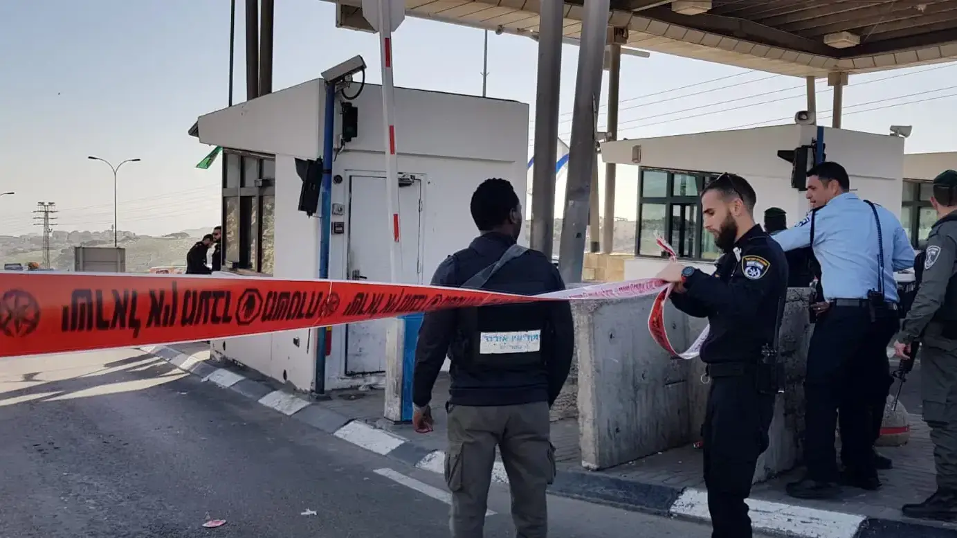 מחבלת שהגיעה למחסום א זעיים ניסתה לדקור את אחד מאנשי כוחות הבטחון הנמצאים במקום, 30 בינואר 2018 מחבלת שהגיעה למחסום א זעיים ניסתה לדקור את אחד מאנשי כוחות הבטחון הנמצאים במקום, 30 בינואר 2018