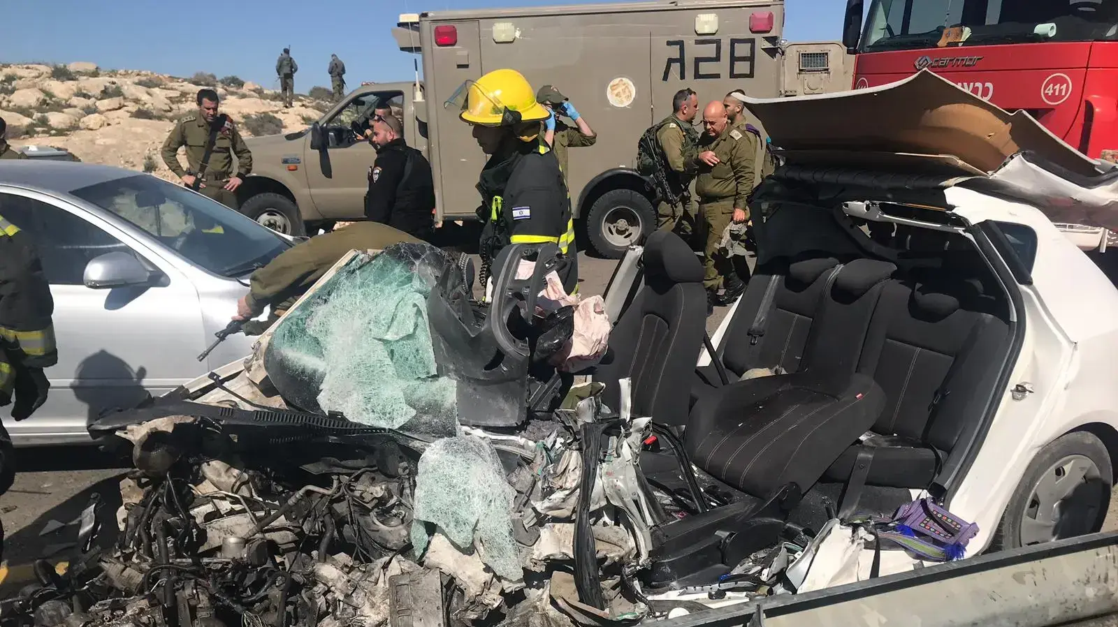 שני צוותי כיבוי פועלים בת.ד. במעורבות שני כלי פרטיים בכביש 60 סמוך לאשתמע,לוחמי האש פועלים כעת לחילוץ לכוד במצב אנוש, 30 בינואר 2019