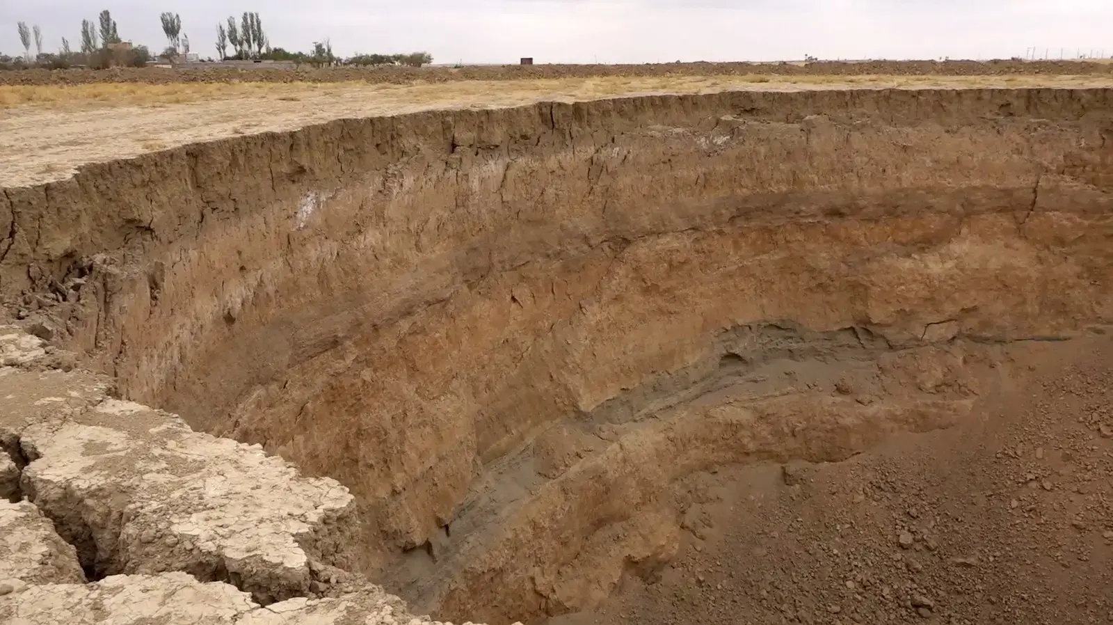 בולענים באזור טהראן, איראן, אוגוסט 2018 בולענים באזור טהראן, איראן, אוגוסט 2018