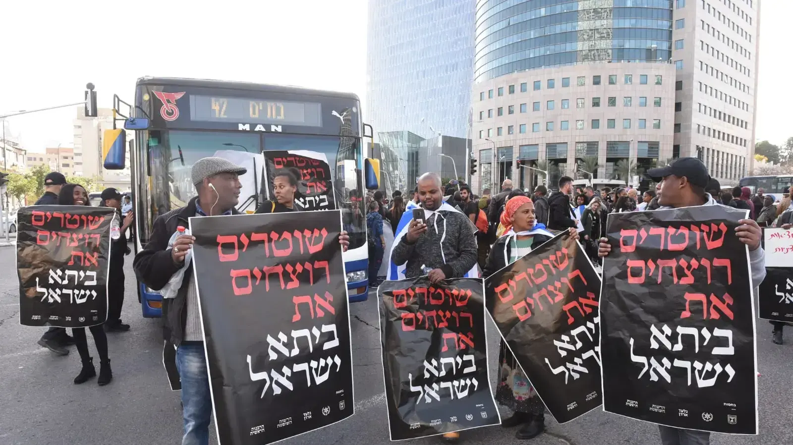הפגנת מחאה של בני העדה האתיופית על הריגתו של יהודה ביאדגה, צומת עזריאלי ת"א, 30 בינואר 2019 הפגנת מחאה של בני העדה האתיופית על הריגתו של יהודה ביאדגה, צומת עזריאלי ת"א, 30 בינואר 2019