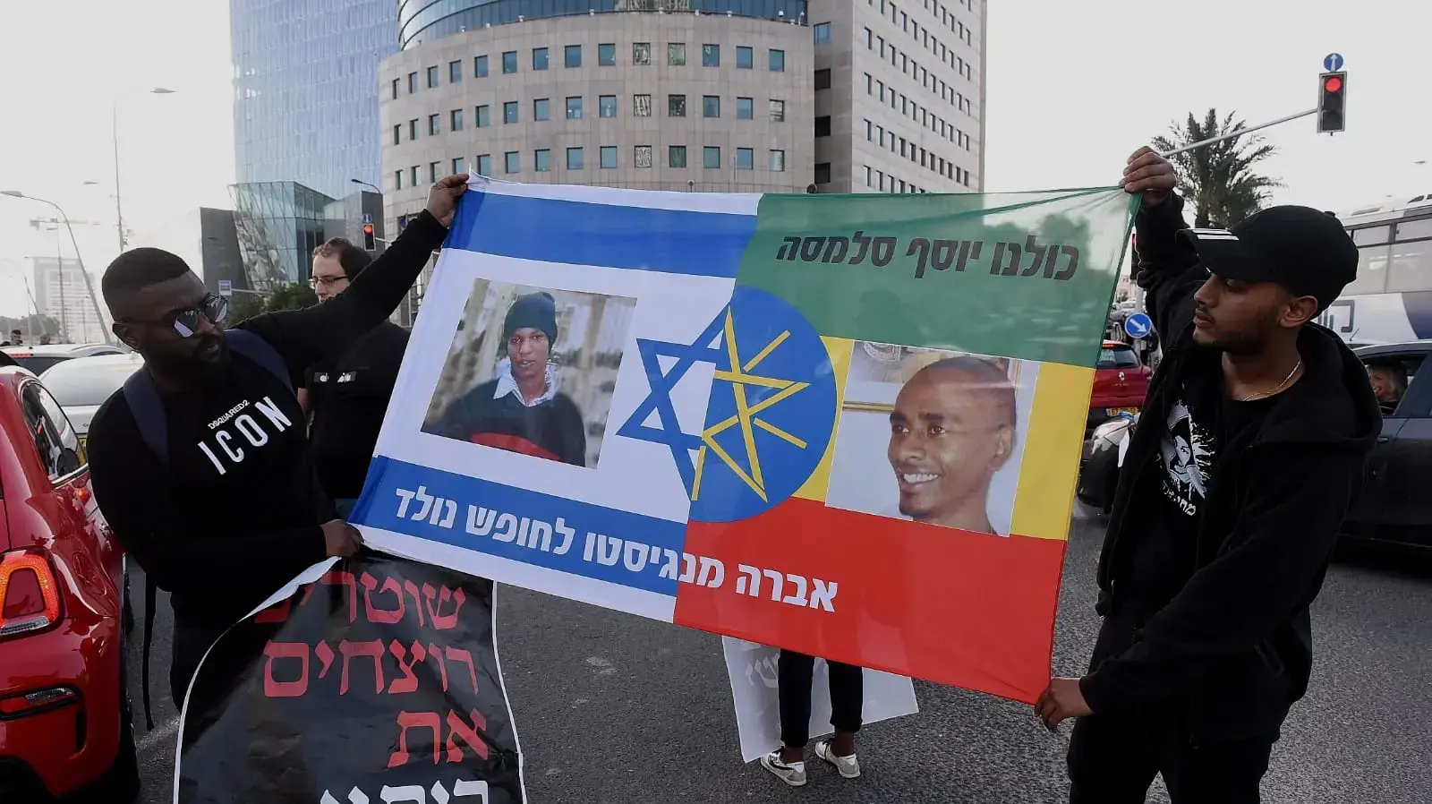 הפגנת מחאה של בני העדה האתיופית על הריגתו של יהודה ביאדגה, צומת עזריאלי ת"א, 30 בינואר 2019 הפגנת מחאה של בני העדה האתיופית על הריגתו של יהודה ביאדגה, צומת עזריאלי ת"א, 30 בינואר 2019