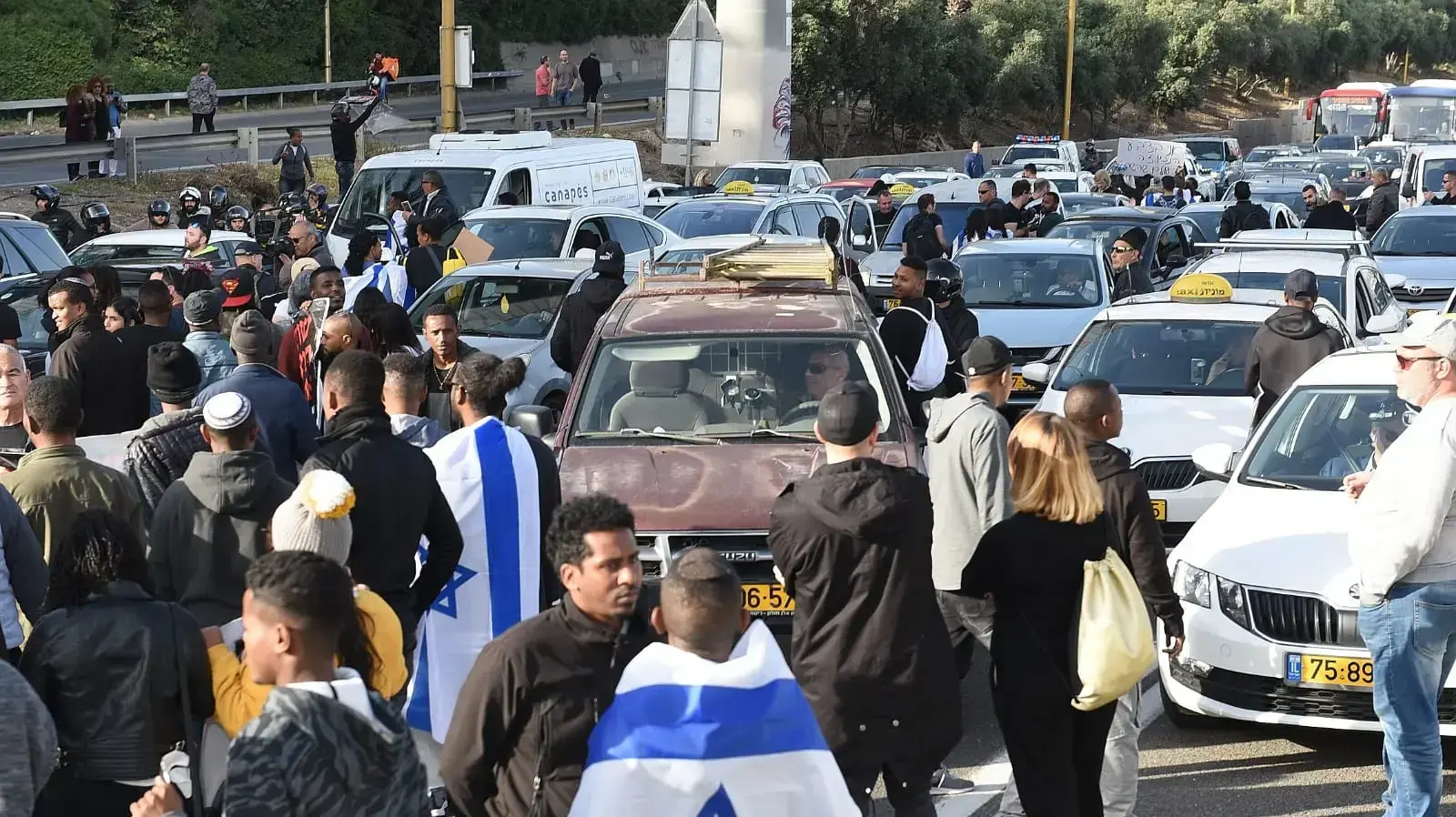 חסימת נתיבי איילון בהפגנת מחאה של בני העדה האתיופית על הריגתו של יהודה ביאדגה, צומת עזריאלי ת"א, 30 בינואר 2019 חסימת נתיבי איילון בהפגנת מחאה של בני העדה האתיופית על הריגתו של יהודה ביאדגה, צומת עזריאלי ת"א, 30 בינואר 2019
