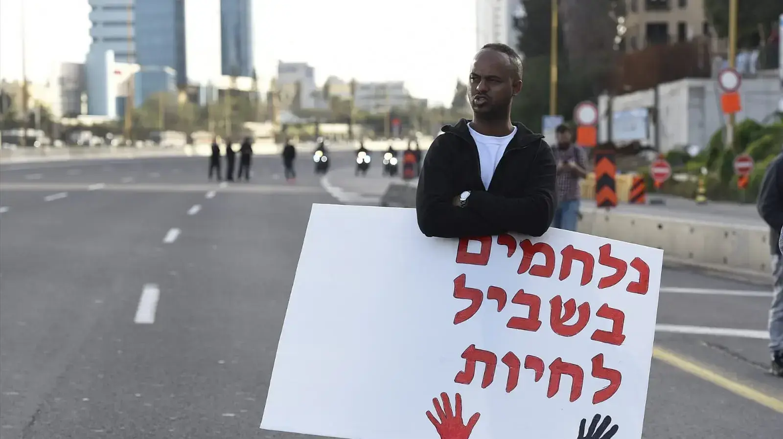 חסימת נתיבי איילון בהפגנת מחאה של בני העדה האתיופית על הריגתו של יהודה ביאדגה, צומת עזריאלי ת"א, 30 בינואר 2019 חסימת נתיבי איילון בהפגנת מחאה של בני העדה האתיופית על הריגתו של יהודה ביאדגה, צומת עזריאלי ת"א, 30 בינואר 2019