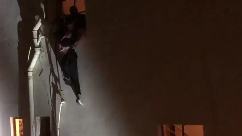 נערה מחולצת ברחוב פלורנטין 