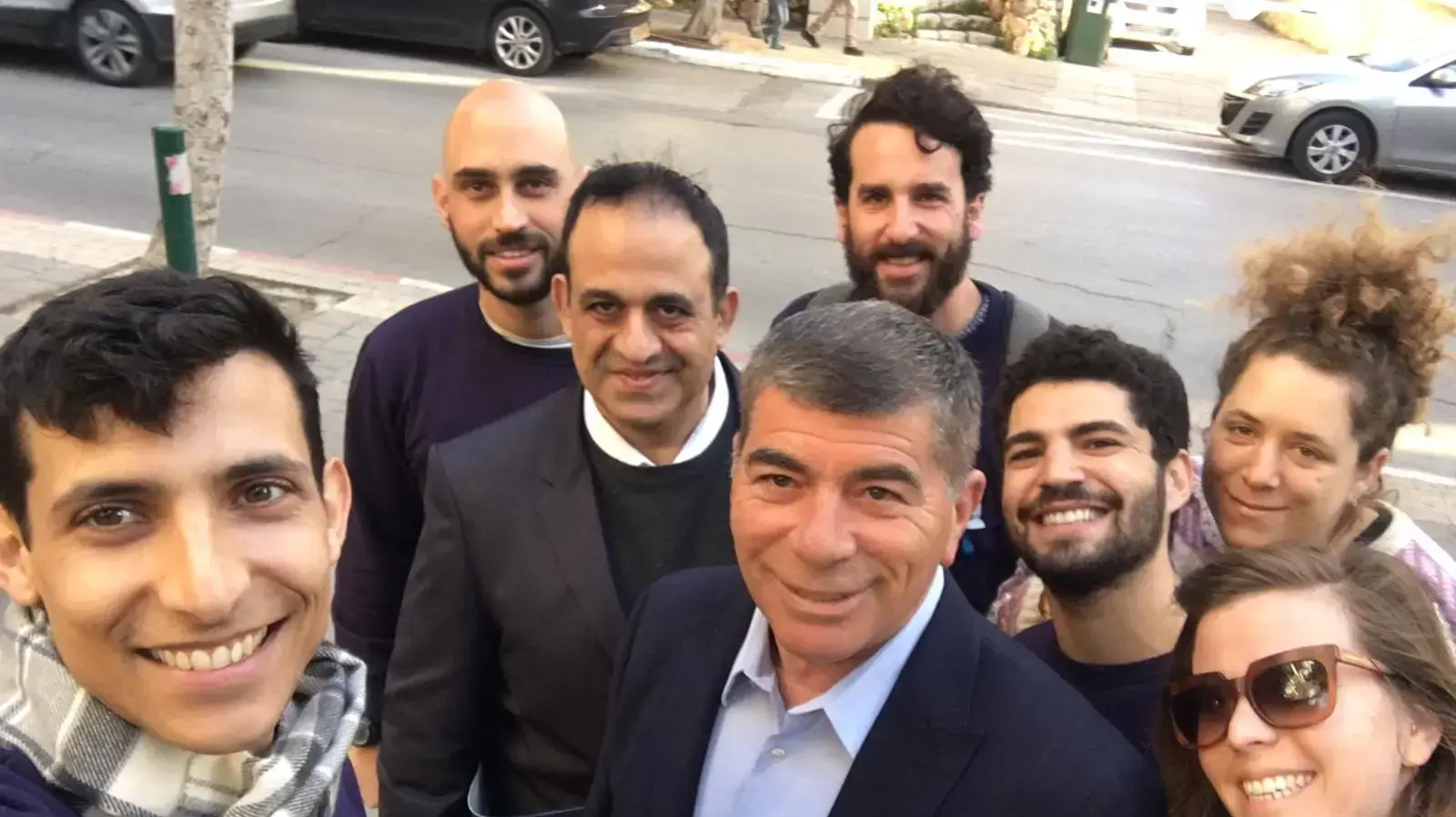 כ-20 פעילי 'בלי איחוד – הקול אבוד' הגיעו הבוקר לביתו של גבי אשכנזי וקראו לו לפעול ולהצטרף לאיחוד שורות במפלגות המרכז,5 בפברואר 2019 כ-20 פעילי 'בלי איחוד – הקול אבוד' הגיעו הבוקר לביתו של גבי אשכנזי וקראו לו לפעול ולהצטרף לאיחוד שורות במפלגות המרכז,5 בפברואר 2019