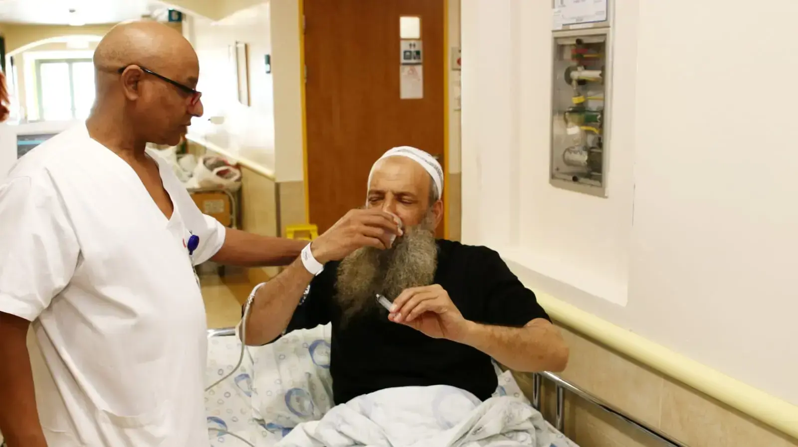 עבד ראזוק בן 48 מכפר קרע:"הממשלה חייבת לטפל במשבר במערכת הבריאות הרי שהאחריות היא עליה", בית חולים הלל יפה חדרה, 5 בפברואר 2019 עבד ראזוק בן 48 מכפר קרע:"הממשלה חייבת לטפל במשבר במערכת הבריאות הרי שהאחריות היא עליה", בית חולים הלל יפה חדרה, 5 בפברואר 2019