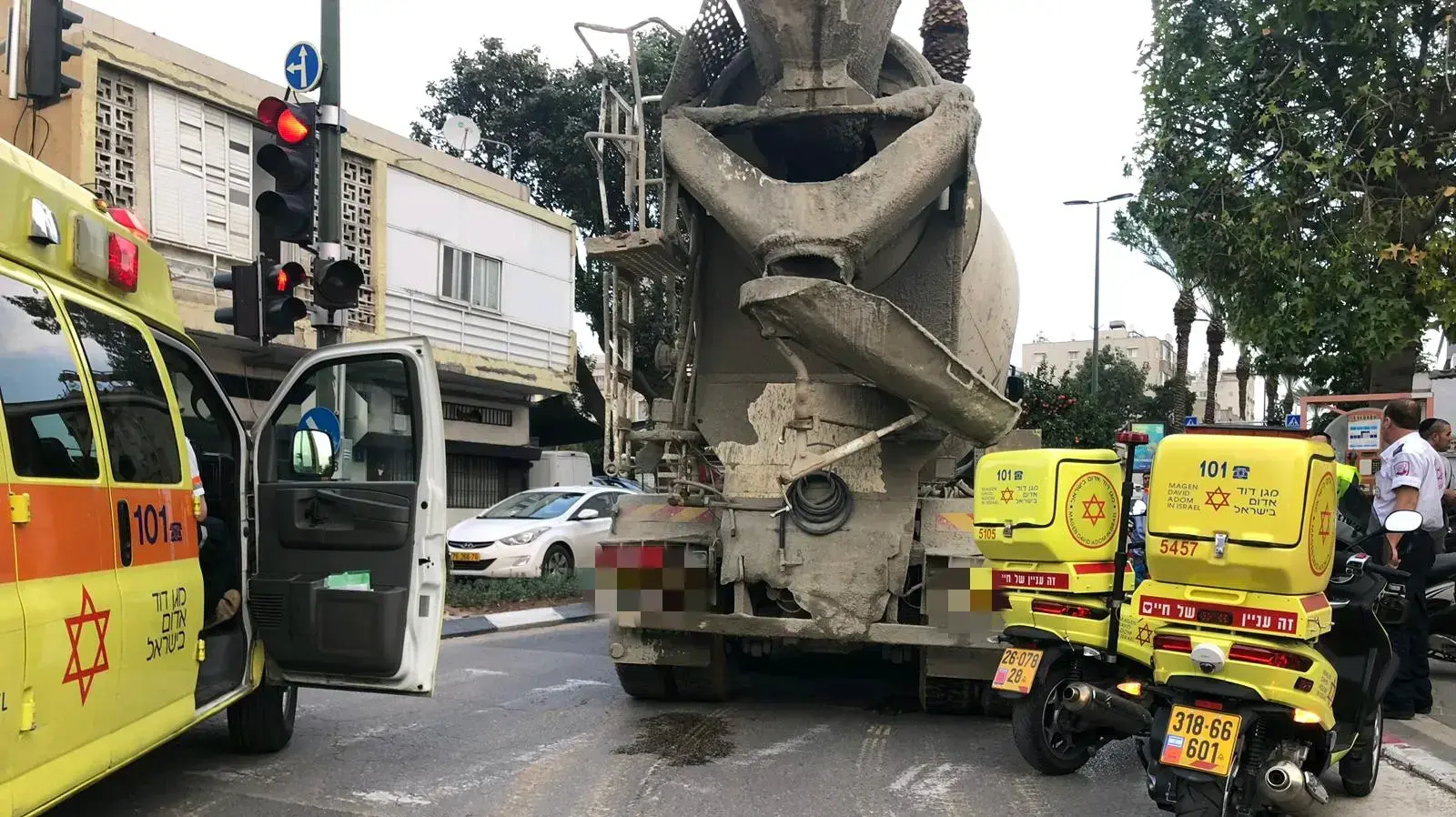 אישה בת 78 נהרגה מפגיעת מערבל בטון בתל אביב, 5 בפברואר 2018 אישה בת 78 נהרגה מפגיעת מערבל בטון בתל אביב, 5 בפברואר 2018