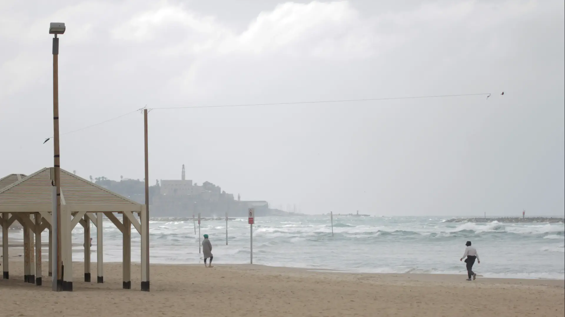 מזג אויר חורפי בחוף הים של תל אביב, 7 בפברואר 2019 מזג אויר חורפי בחוף הים של תל אביב, 7 בפברואר 2019