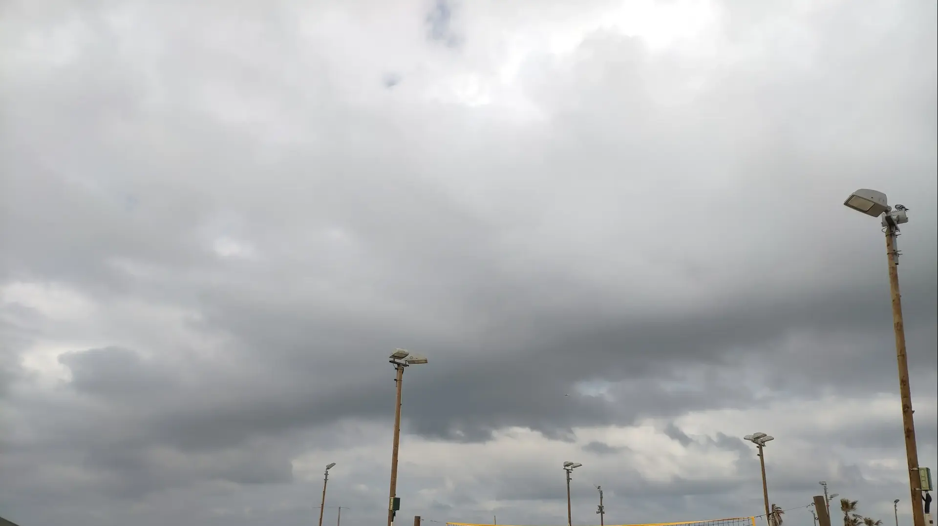 מזג אויר חורפי בחוף הים של תל אביב, 7 בפברואר 2019 מזג אויר חורפי בחוף הים של תל אביב, 7 בפברואר 2019