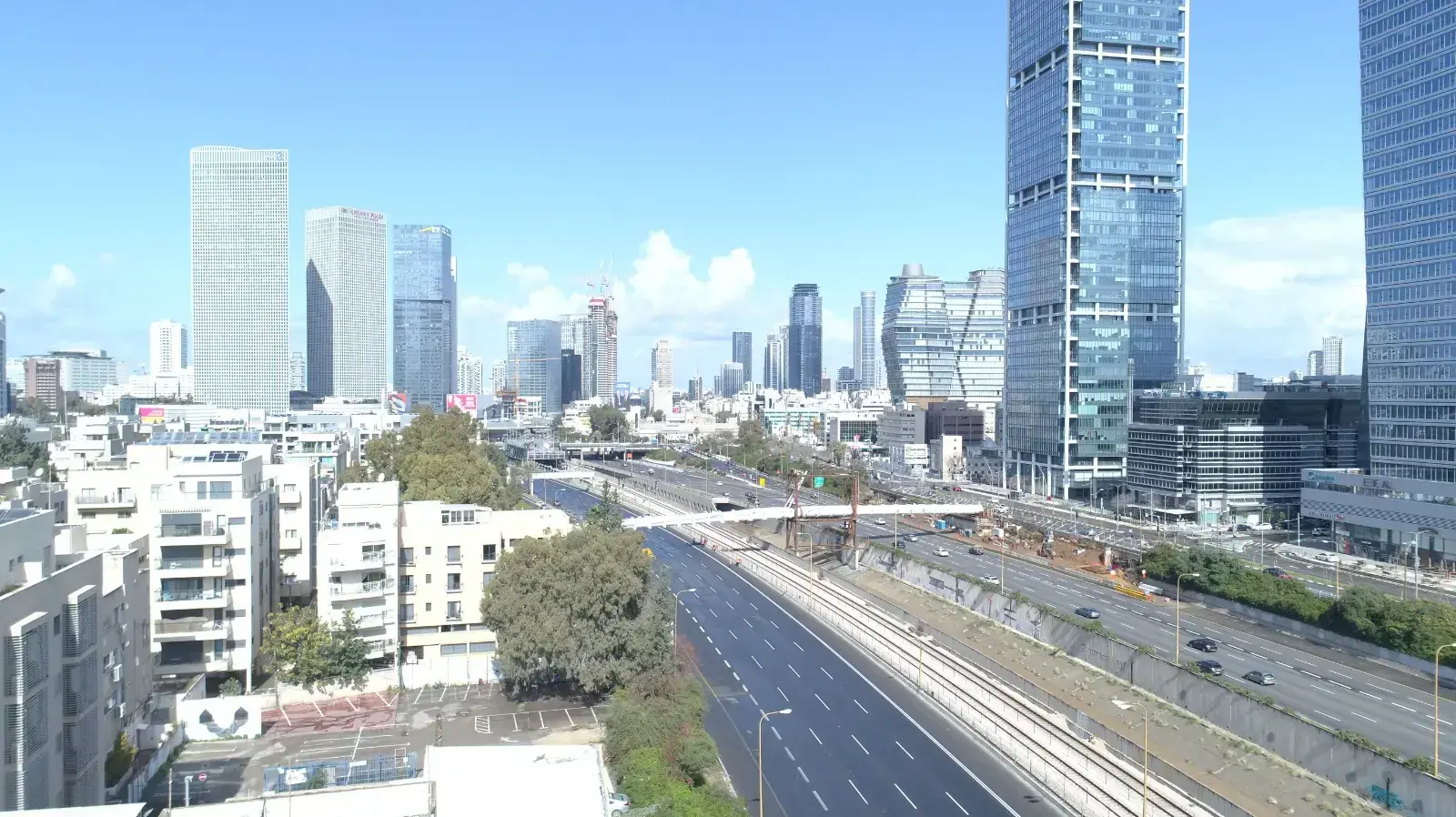 הנפת גשר יהודית בנתיבי איילון בתל אביב הנפת גשר יהודית בנתיבי איילון בתל אביב