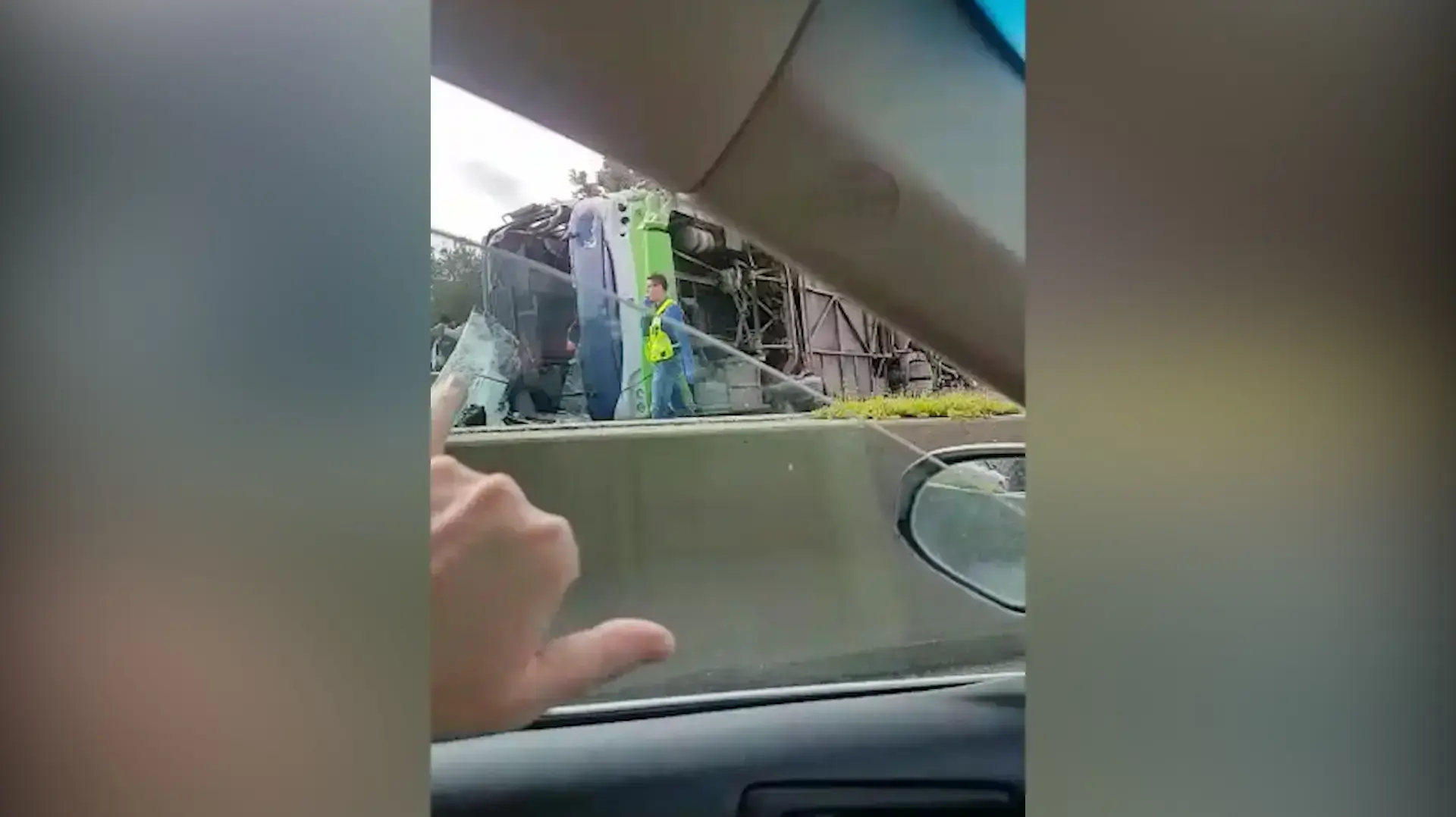 תאונה קטלנית בכביש 443
שתי נשים נהרגו ו-41 נוספים נפצעו בתאונה בין
אוטובוס לרכב פרטי בכביש, סמוך לבית חורון תאונה קטלנית בכביש 443
שתי נשים נהרגו ו-41 נוספים נפצעו בתאונה בין
אוטובוס לרכב פרטי בכביש, סמוך לבית חורון