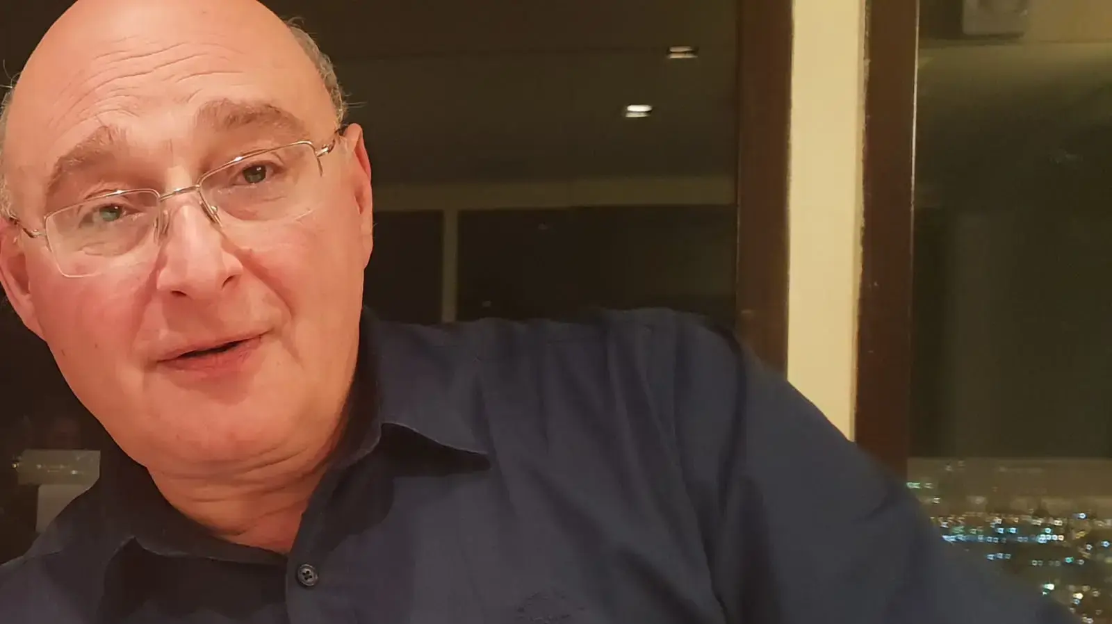 ד"ר אלכסנדר קורין. אין צורך בקרדיט