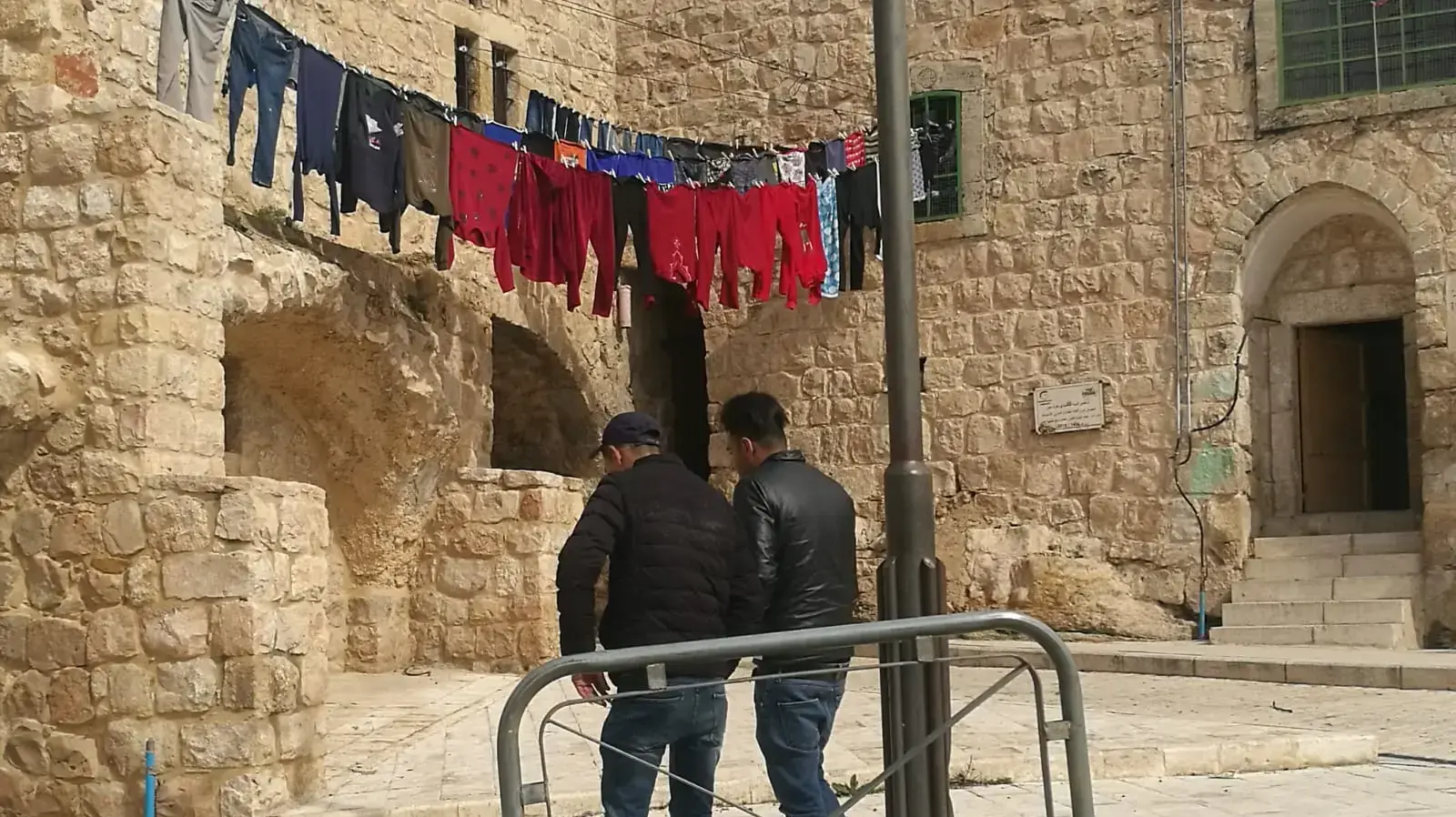 סיור בפאתי, אבו סנייה השכונה ממנה יצא החשוד ברצח אורי אנסבכר ז"ל סיור בפאתי, אבו סנייה השכונה ממנה יצא החשוד ברצח אורי אנסבכר ז"ל