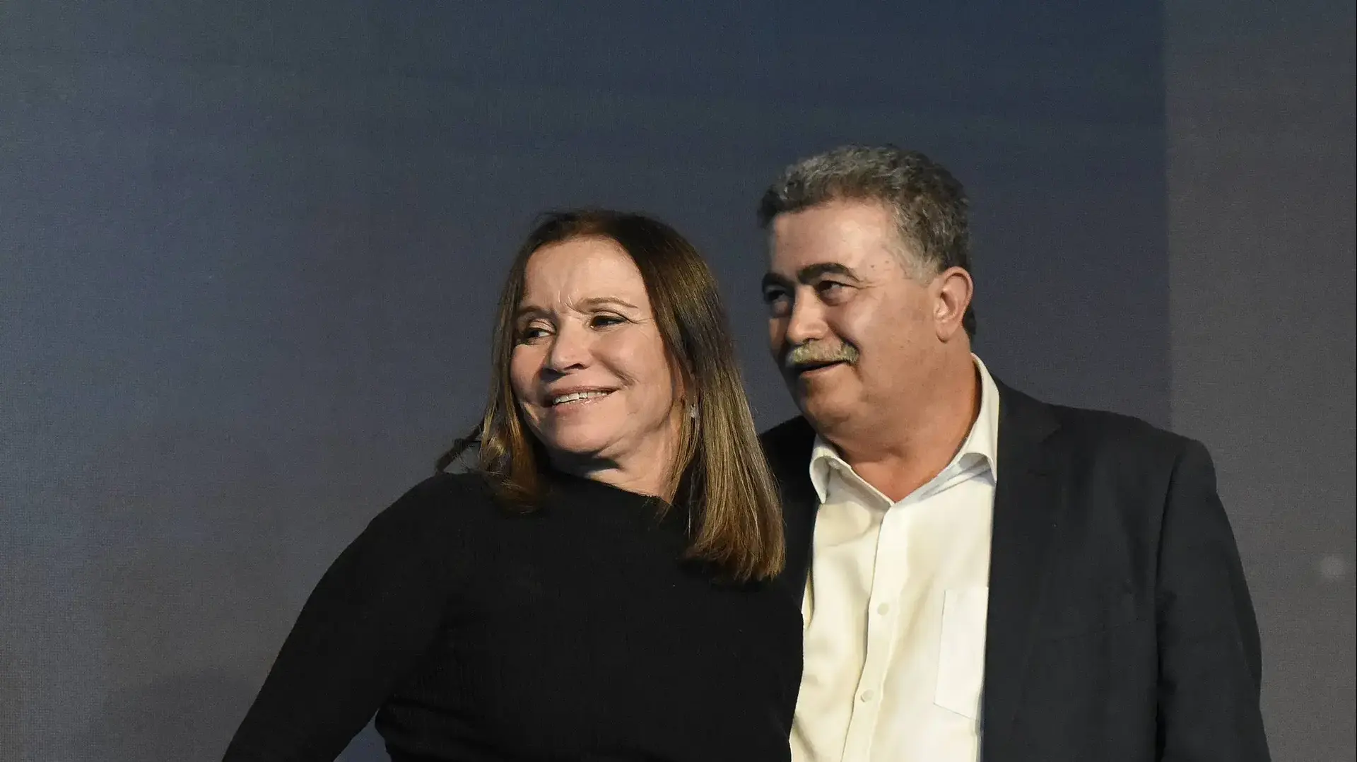 שלי יחימוביץ' ועמיר פרץ אחרי תוצאות הפריימריז למפלגת העבודה בגני התערוכה, 11 בפברואר 2019 שלי יחימוביץ' ועמיר פרץ אחרי תוצאות הפריימריז למפלגת העבודה בגני התערוכה, 11 בפברואר 2019