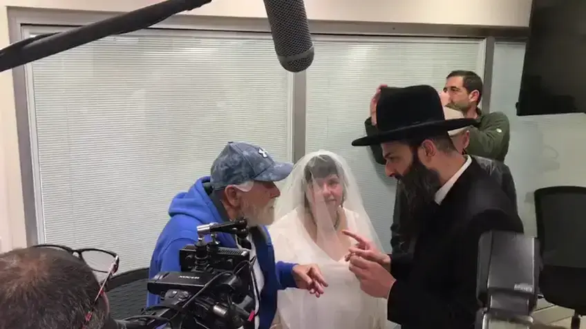 מרים ומיכאל לסרי התחתנו לפני 43 שנה, התגרשו והתחתנו שוב לאחר שהבעל חלה בסרטן מרים ומיכאל לסרי התחתנו לפני 43 שנה, התגרשו והתחתנו שוב לאחר שהבעל חלה בסרטן
