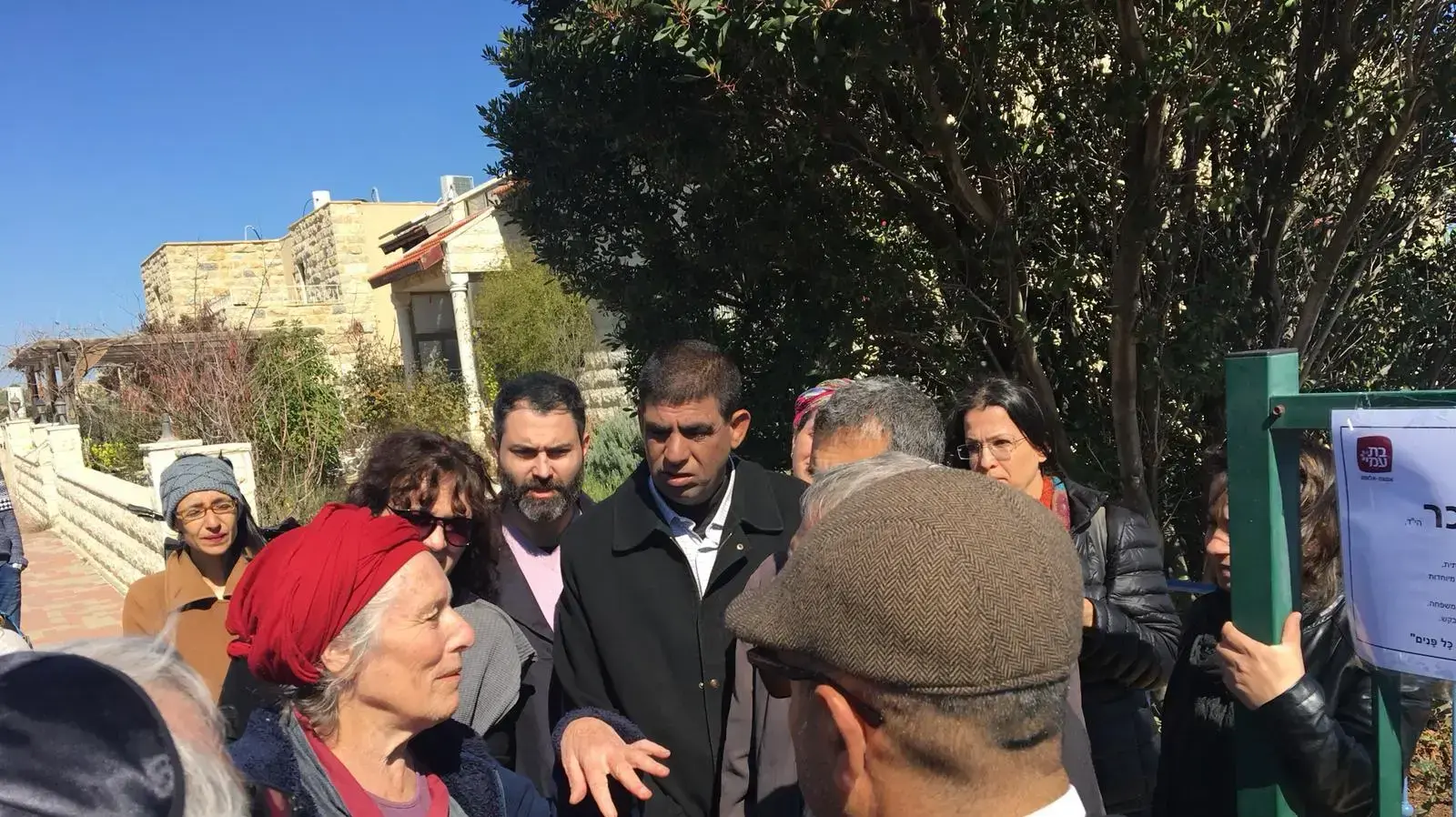 קבוצת פלסטינים הגיעה לבית משפחת אנסבכר לניחום אבלים יחד עם ארגון "תג מאיר", 12 בפברואר 2019 קבוצת פלסטינים הגיעה לבית משפחת אנסבכר לניחום אבלים יחד עם ארגון "תג מאיר", 12 בפברואר 2019