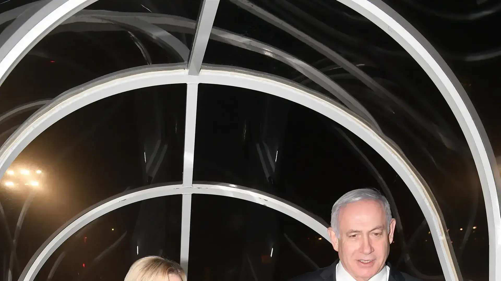 ראש הממשלה בנימין נתניהו ורעייתו שרה ממריאים לוורשה לוועידה בינלאומית, 12 בפברואר 2019 ראש הממשלה בנימין נתניהו ורעייתו שרה ממריאים לוורשה לוועידה בינלאומית, 12 בפברואר 2019