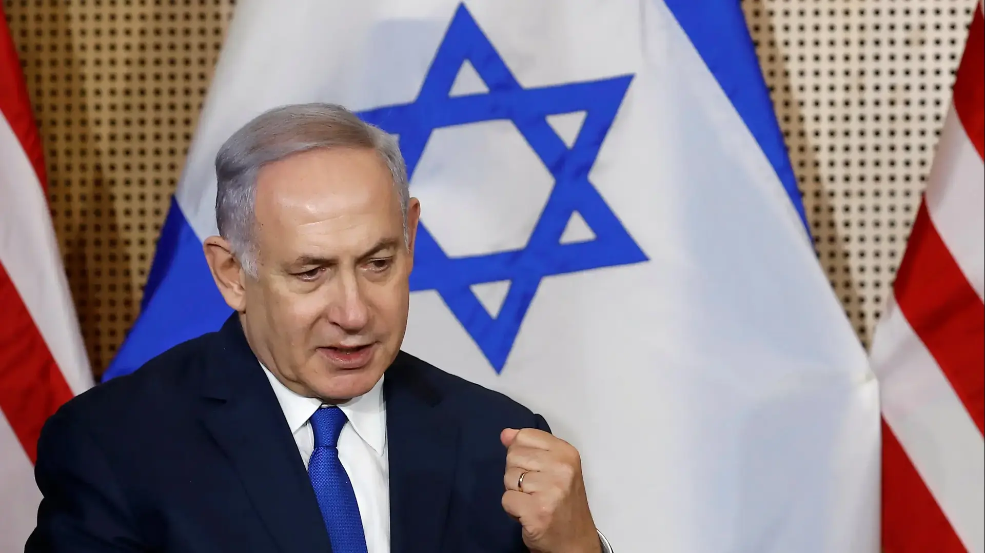 ראש הממשלה, בנימין נתניהו במהלך פגישתו עם סגן נשיא ארה"ב, מייק פנס, וורשה, פולין
ראש הממשלה, בנימין נתניהו במהלך פגישתו עם סגן נשיא ארה"ב, מייק פנס, וורשה, פולין